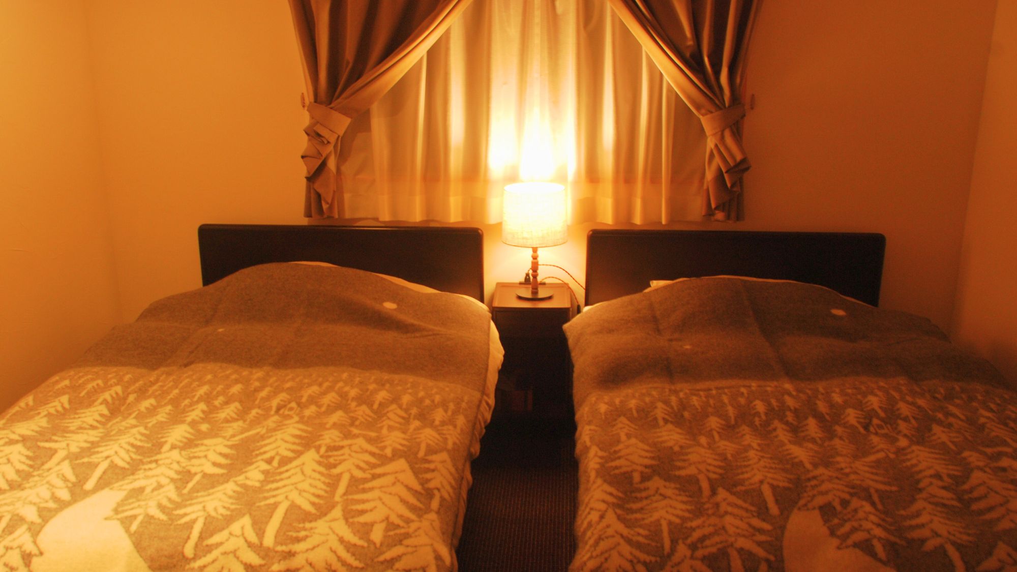 【Komorebi】寒い時期にはスウェーデンの森の原風景を描いたブランケットで北欧のような空間に&hellip;