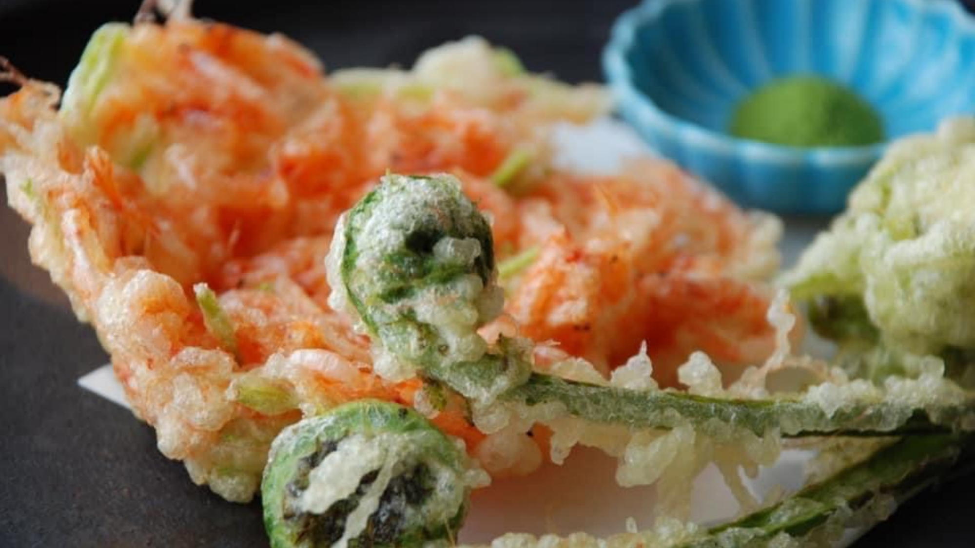 【お食事一例】由比産桜海老のかき揚げ　静岡産こごみの天ぷら　〇抹茶塩で〇