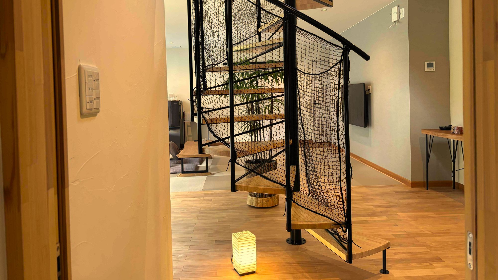 【Komorebi】2階ベッドルームと1階和室にお布団を敷けますので、三世代のご宿泊にも。