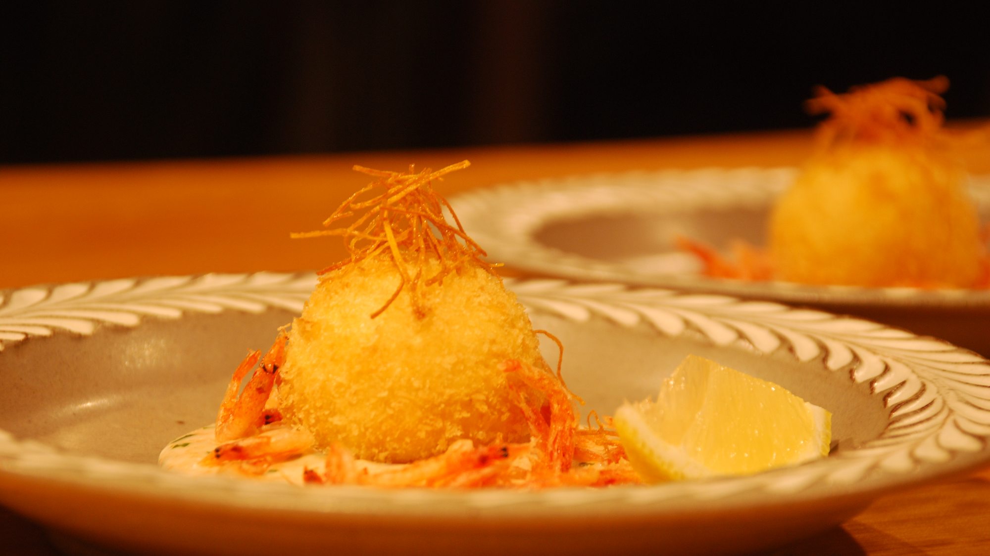 【お食事一例】きめ細かくしっとりした食感の百合根と蕗ノ薹のコロッケ　桜海老クリームソース