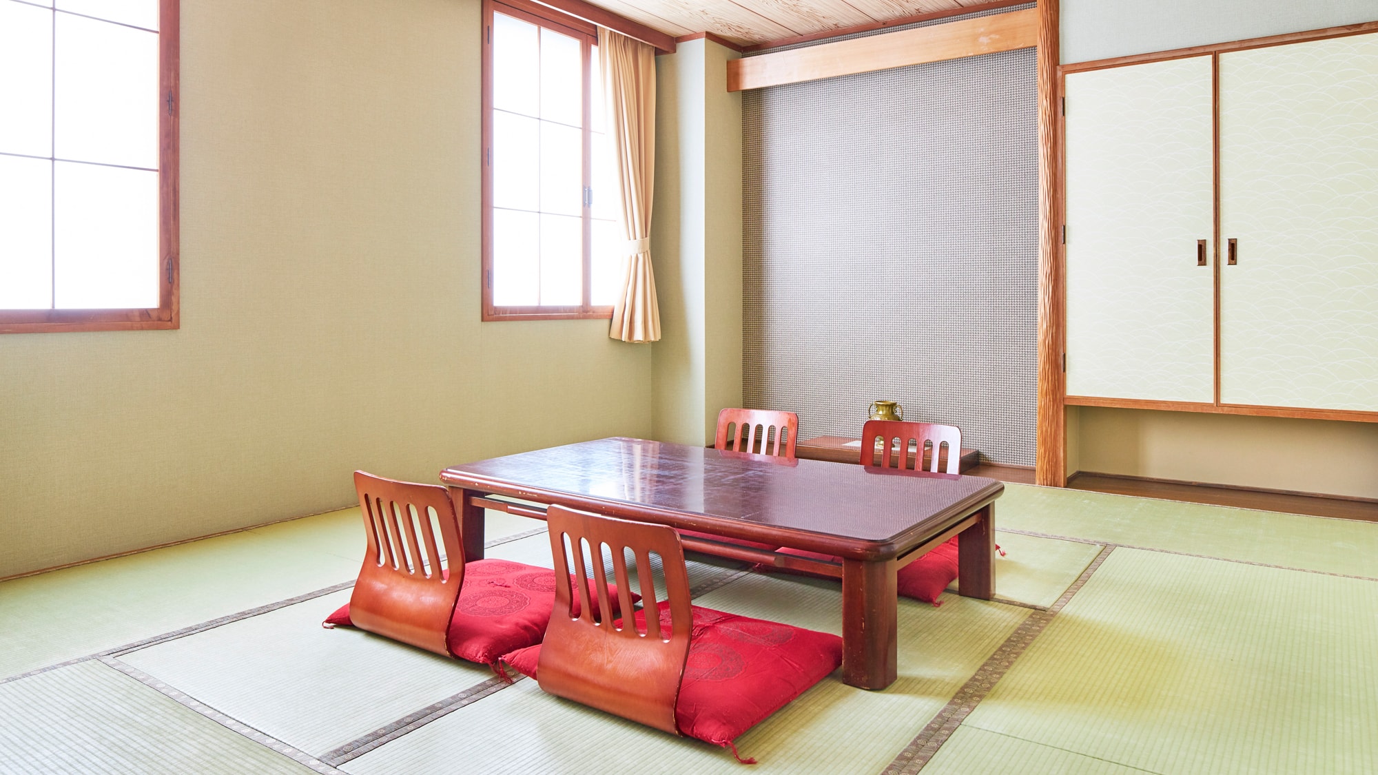 【和室】ゆっくりお休みいただける畳のお部屋。