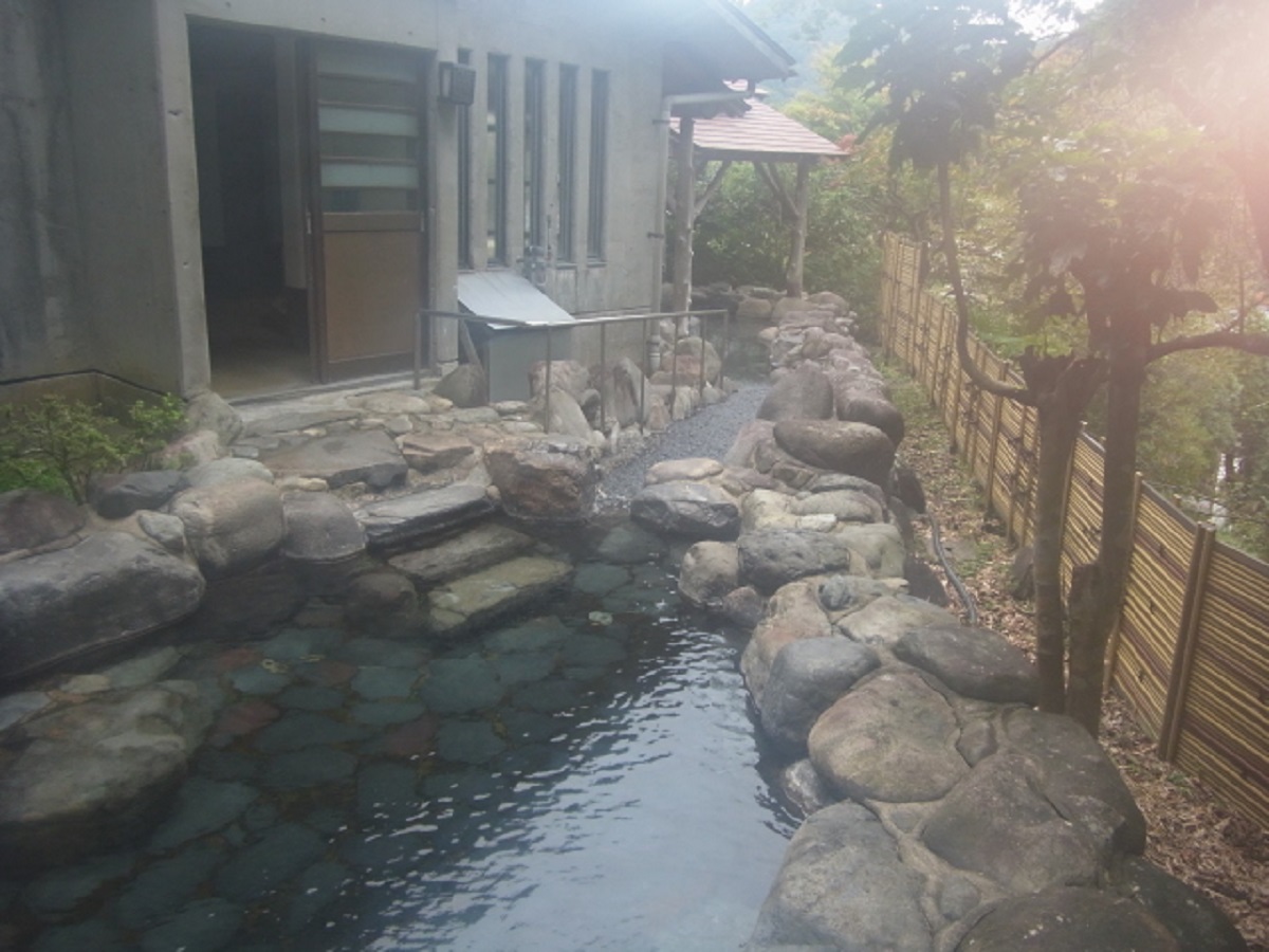 天神の湯　露天風呂　その③