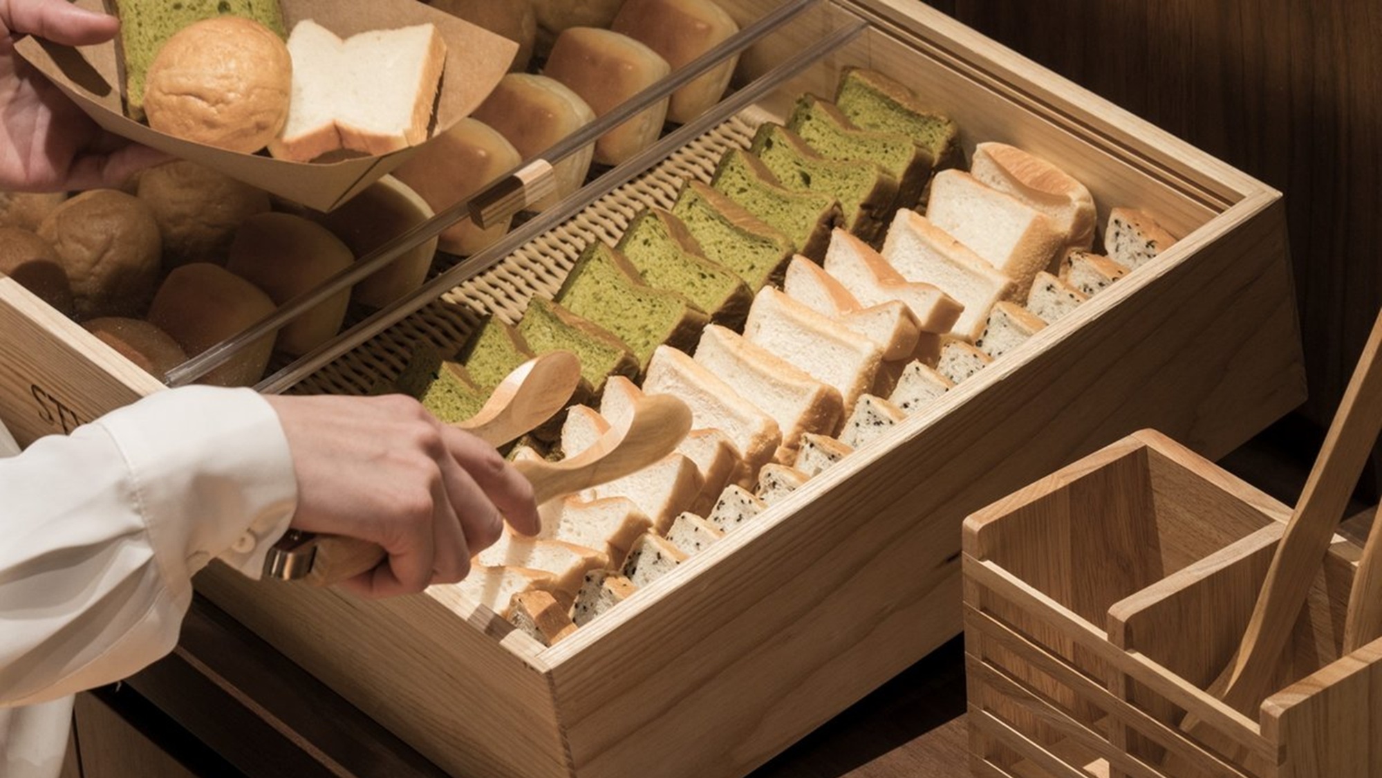 【軽朝食パンサービス】［場所］1Fロビー［時間］ 07：00:－10：00