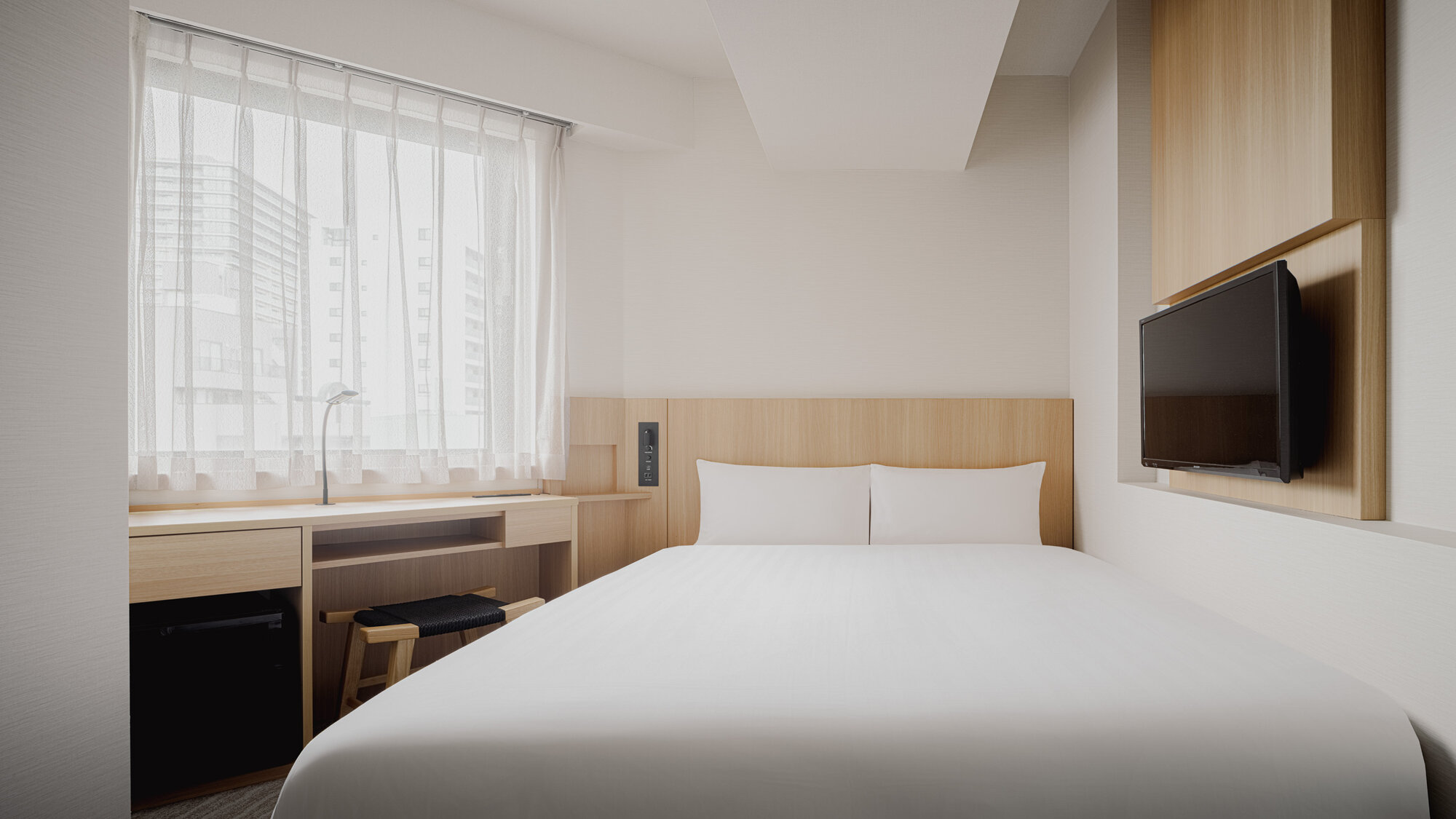 【禁煙】ダブル（12平米/ベッド幅140cm）ダブルベッドで２名様でもゆったりとお寛ぎいただけます。