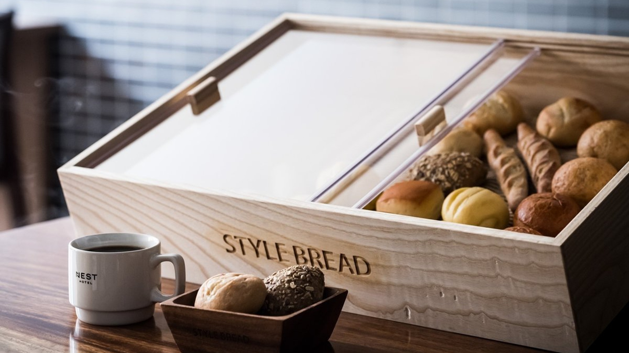 【軽朝食パンサービス】選び抜いた素朴な味の「天然酵母パン」コーヒーとともにラウンジでゆったりと。