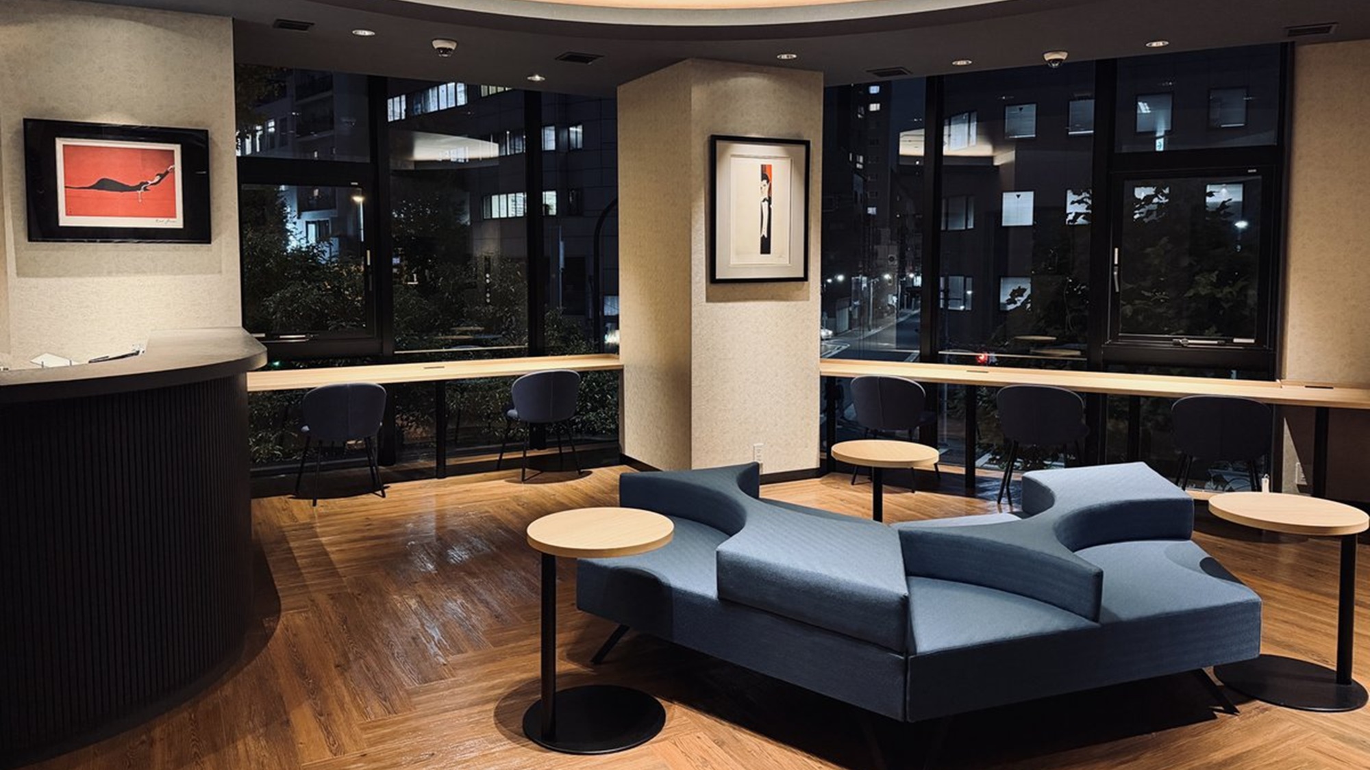 【ロビー】落ち着いた雰囲気のロビーはホッとする空間デザイン