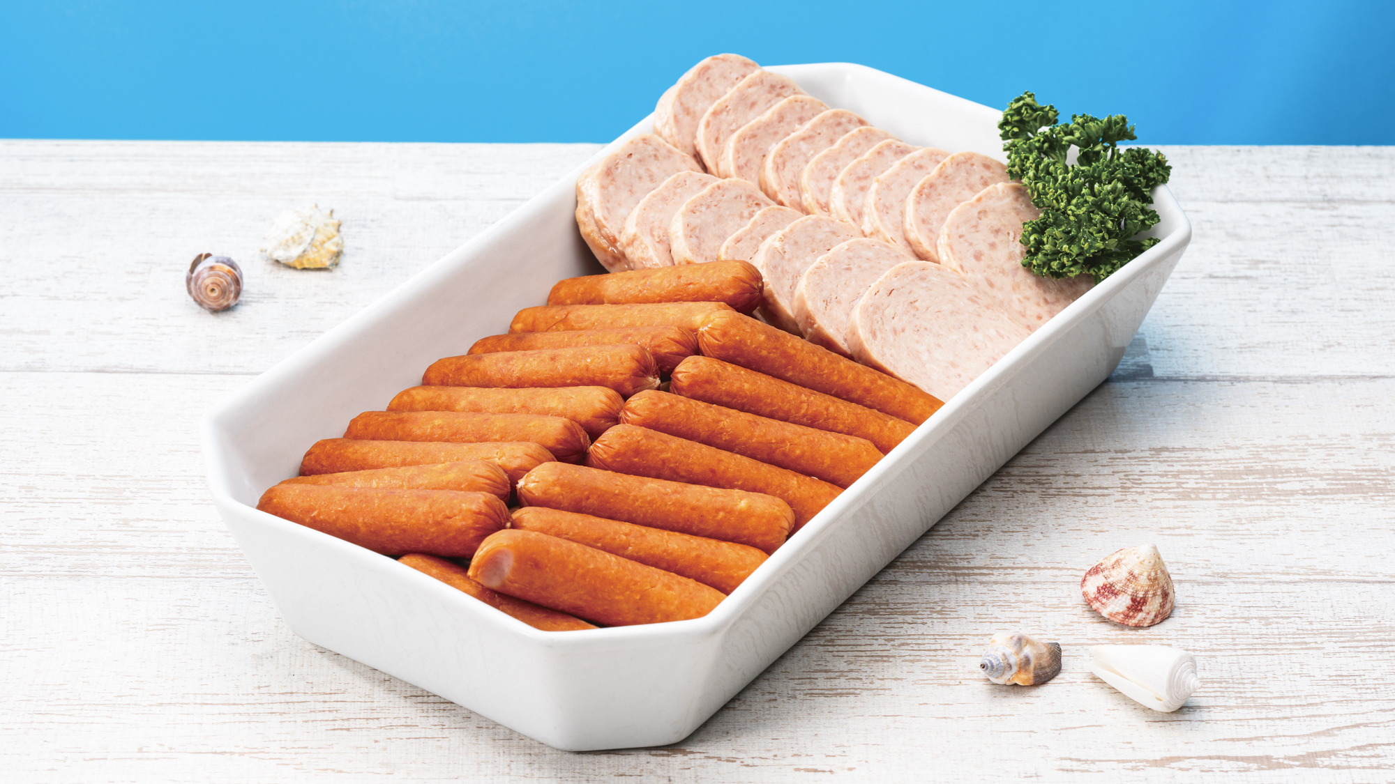 米軍文化から生まれた沖縄定番の味ランチョンミート、香ばしいソーセージの盛り合わせ