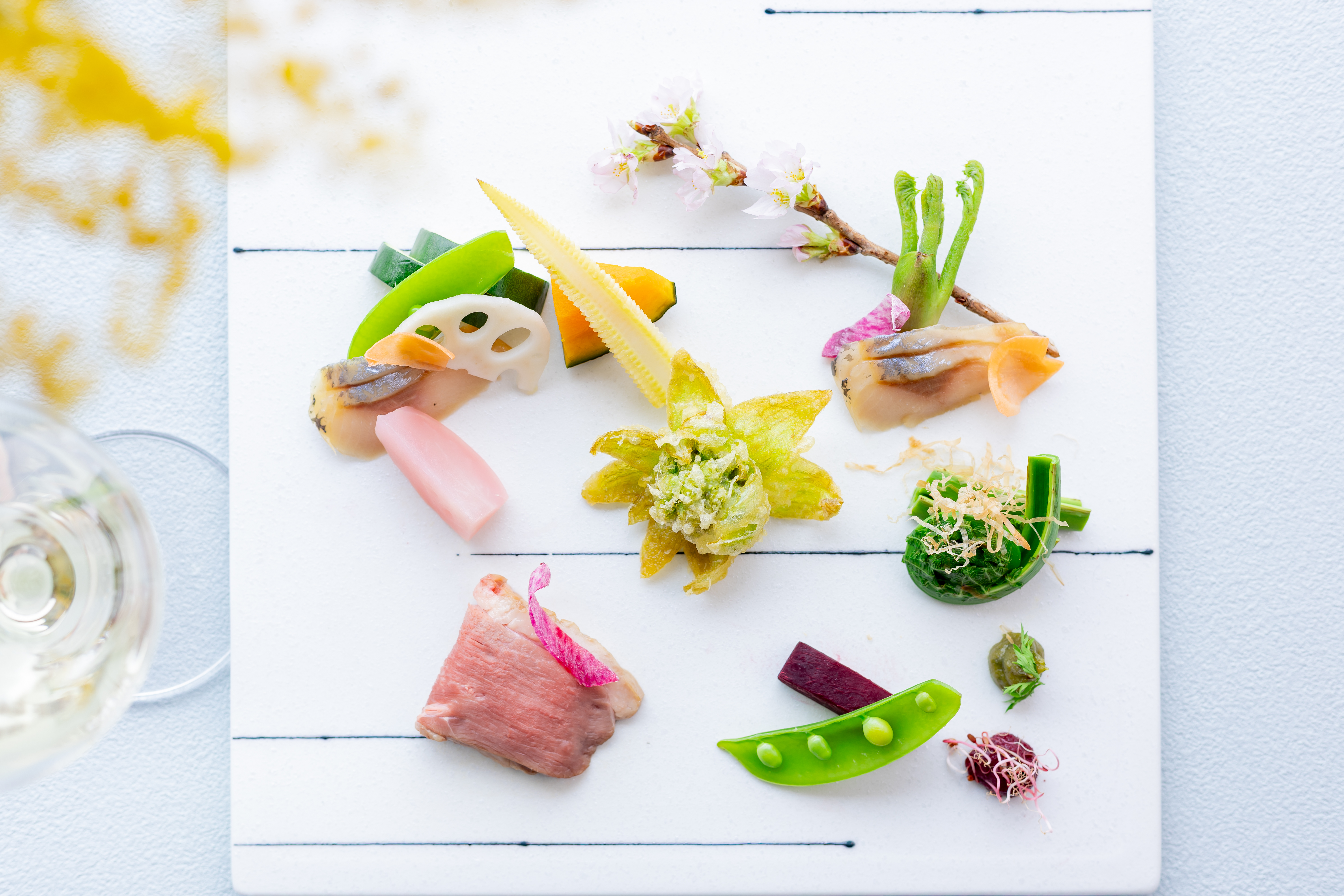 【2026春】　まるで絵画のような美しさ。近郊で採れた新鮮な野菜が、一皿の上で鮮やかに競演します。