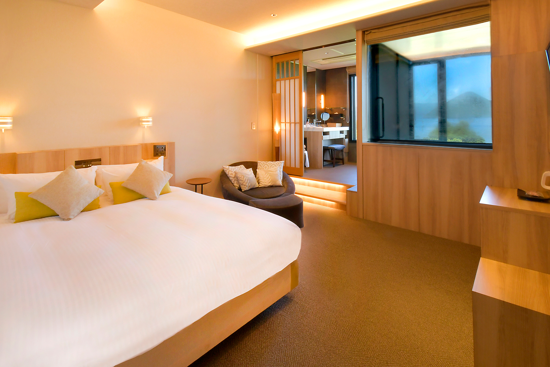 クイーンベッド1つのお部屋です。お1人様やカップルのお客様にオススメです【2名定員】