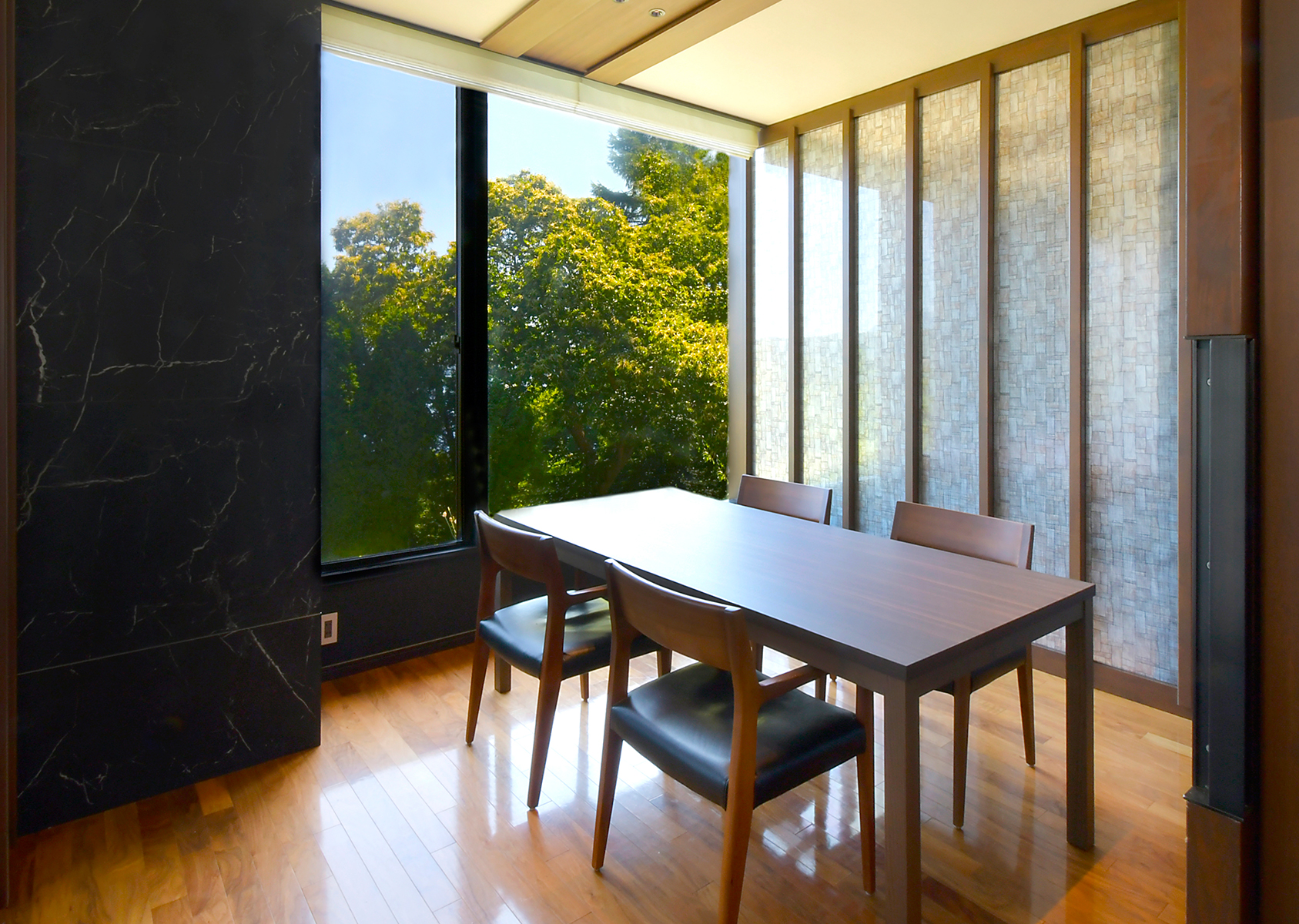 レストランLAGOには落ち着いた個室もご用意しております（別料金でございます）