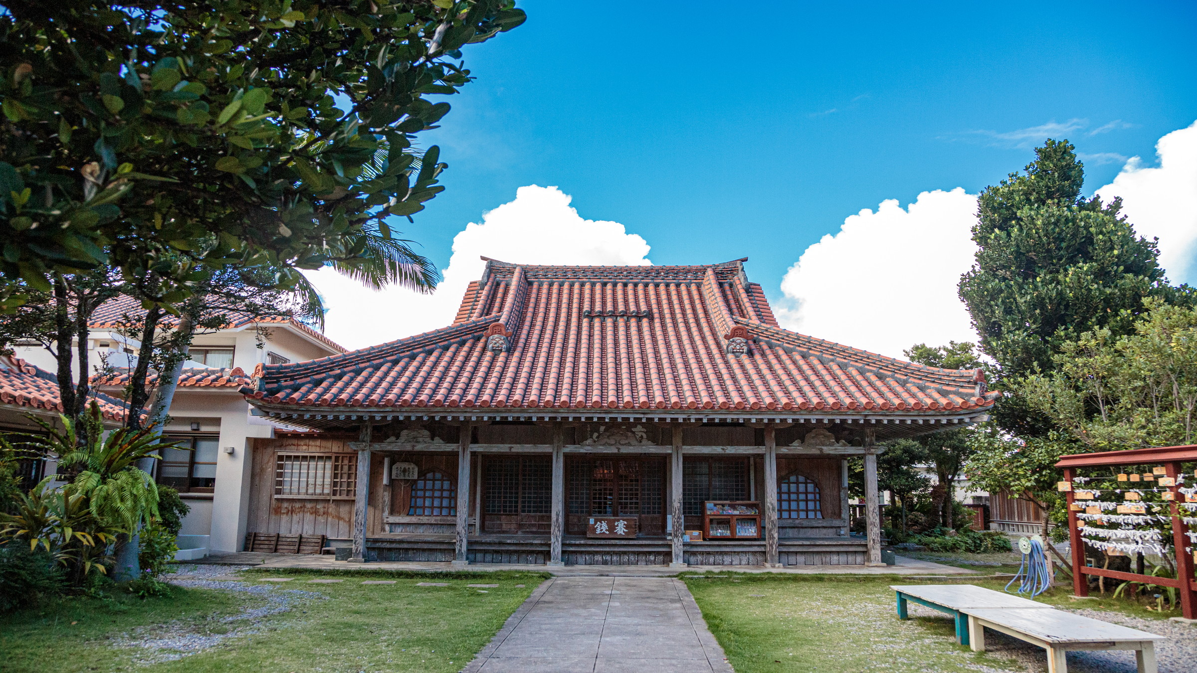沖縄最古の木造建造物　権現堂