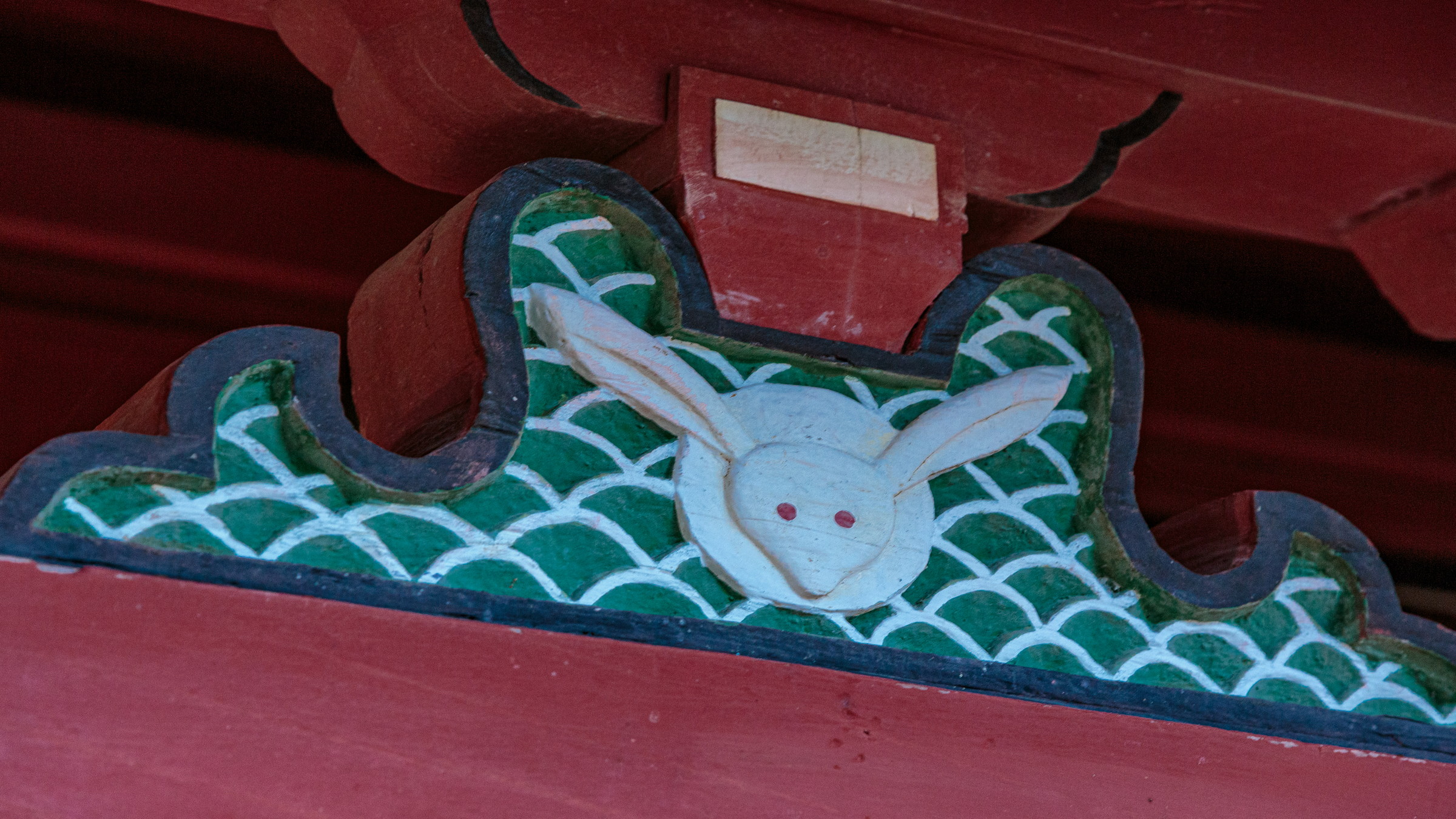 和風建築と琉球様式の独特な雰囲気が目を惹く権現堂