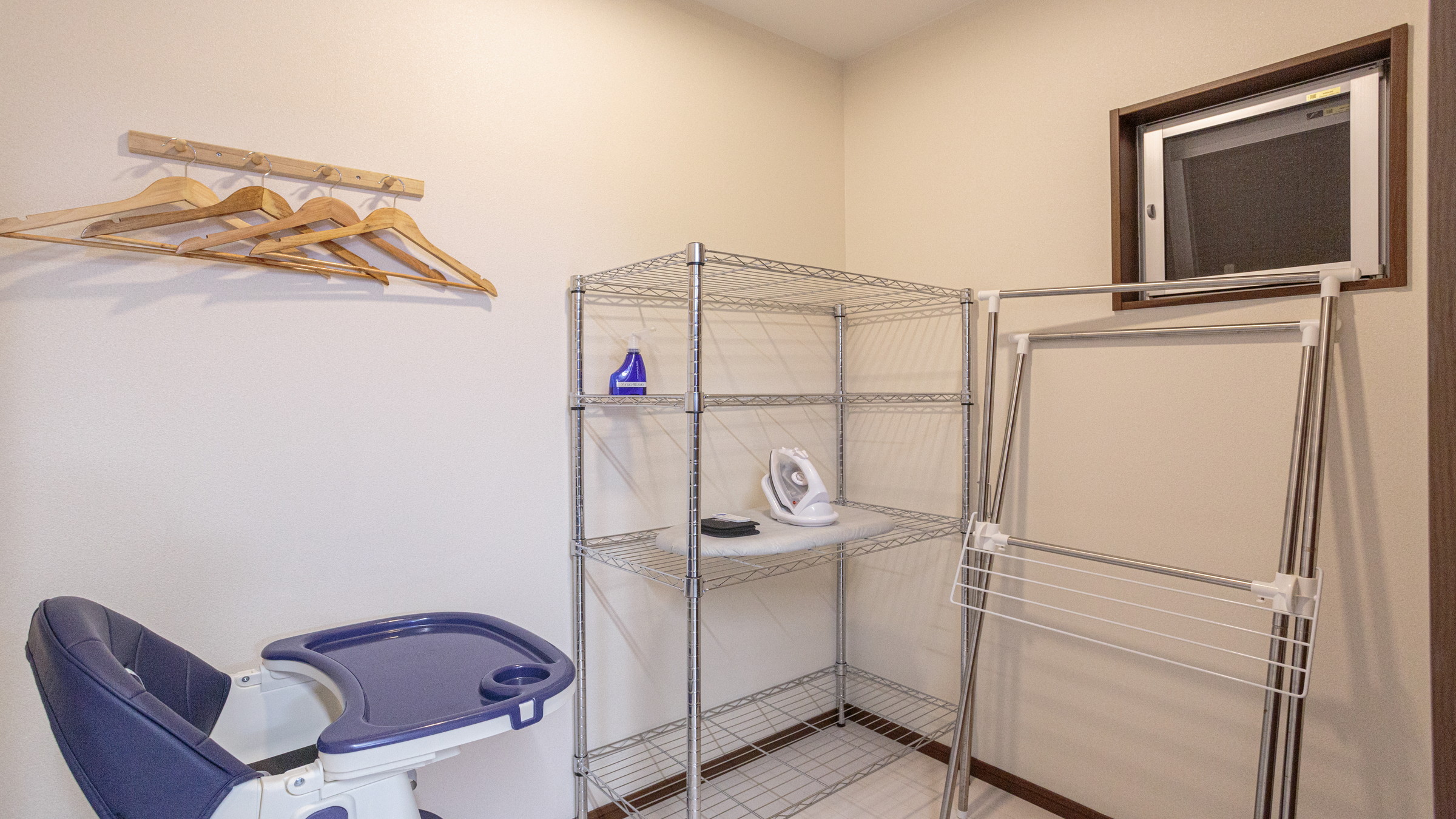 ベビーチェア（無料貸出）ほか、滞在中の便利な備品を備えております。