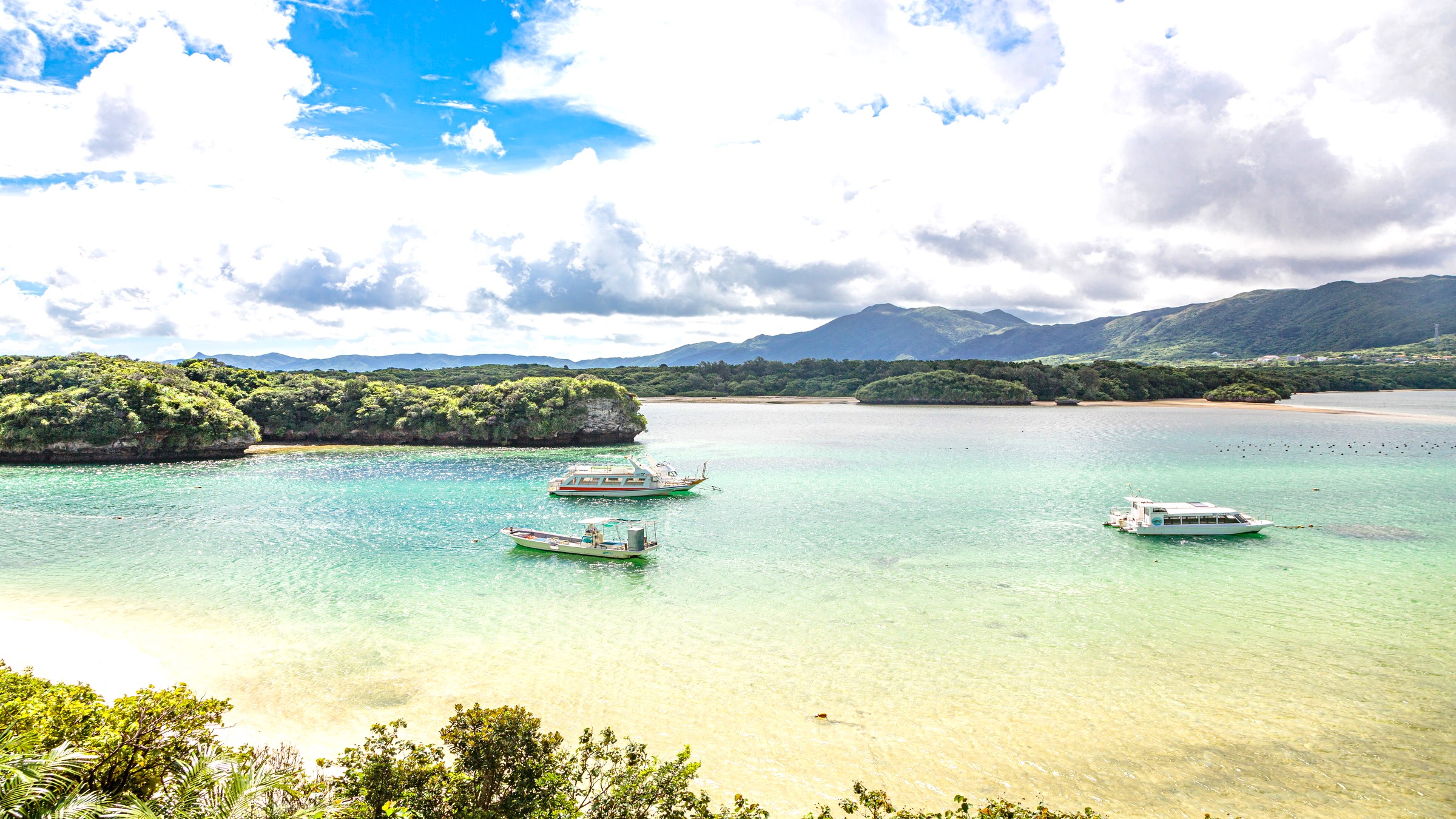ミシュランで三ツ星に指定された川平湾の絶景