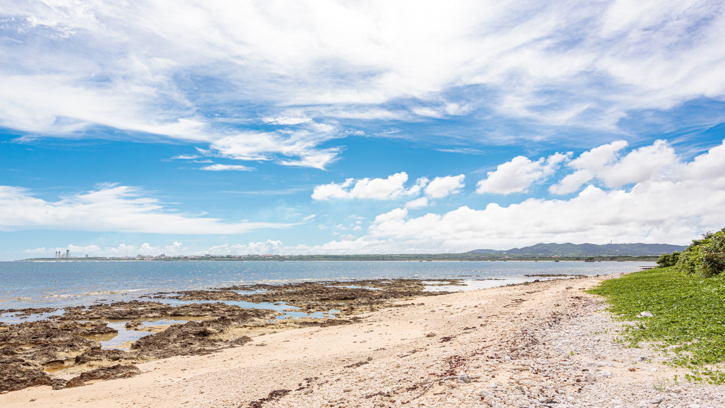 白保海岸＜3.0km 車で約7分　1.86mi 7 min by car＞