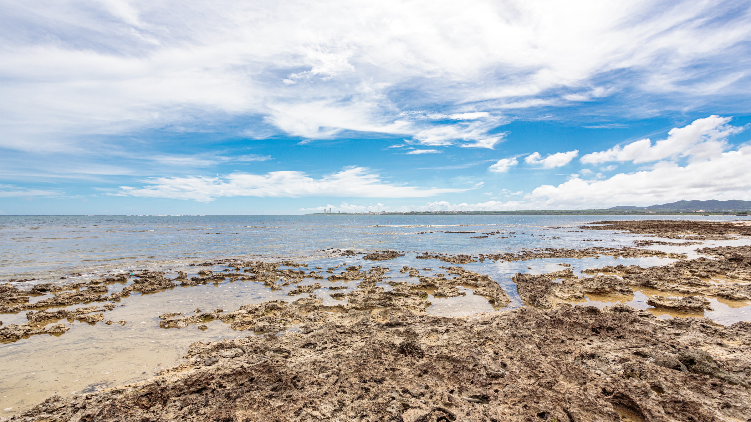 白保海岸＜3.0km 車で約7分　1.86mi 7 min by car＞