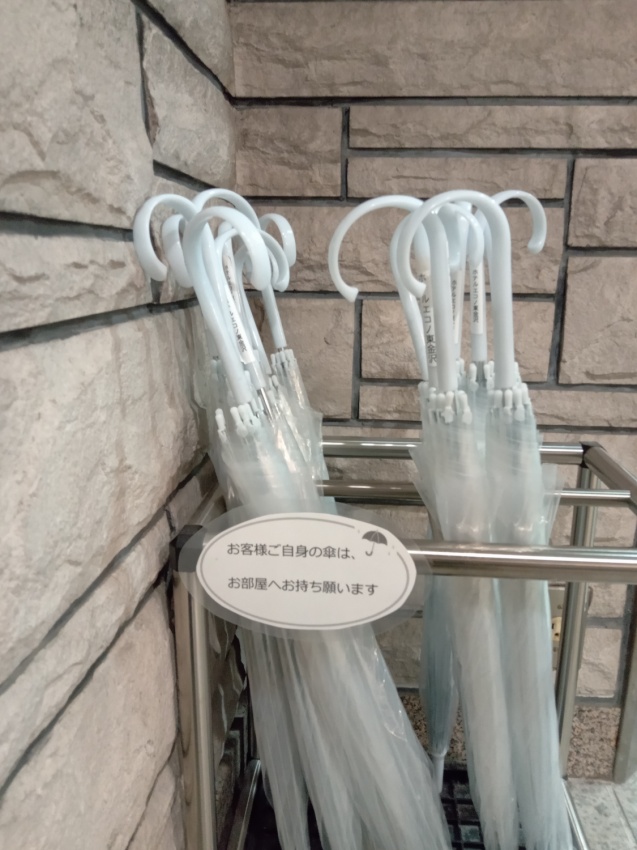 【貸し出し備品】ビニル傘！外出時にお気軽にご利用くださいませ。