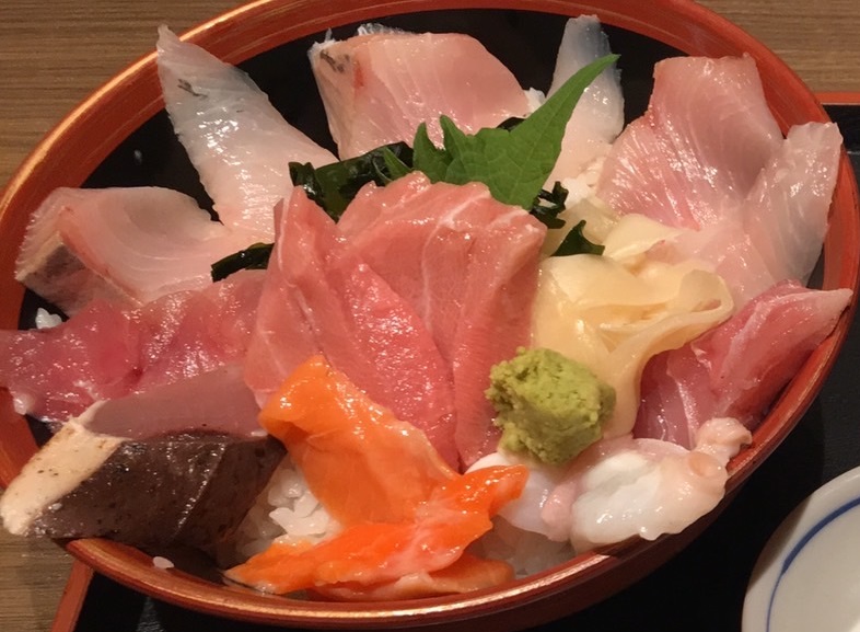 【金沢グルメ・海鮮丼】金沢といえば海の幸♪中でも当館より車で15分の魚がし食堂さんは新鮮安価でお勧め