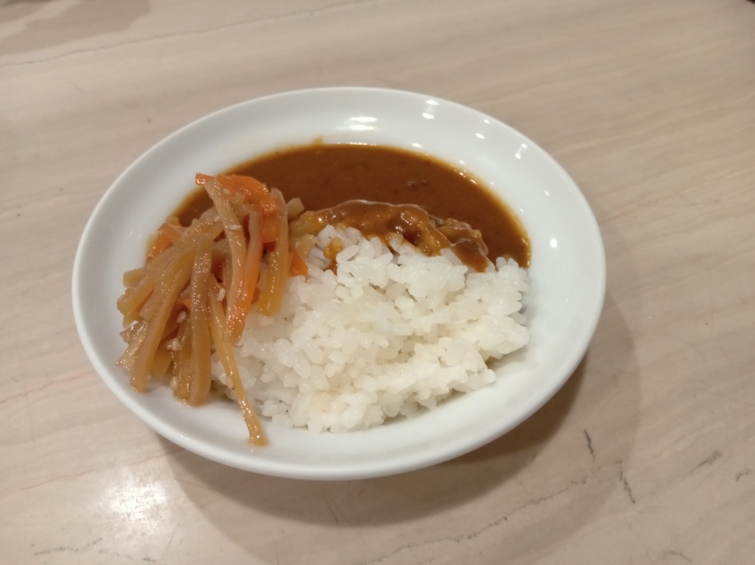 【朝食アレンジメニュー】きんぴらごぼうカレー！アレンジされるお客様続出の一品デス♪