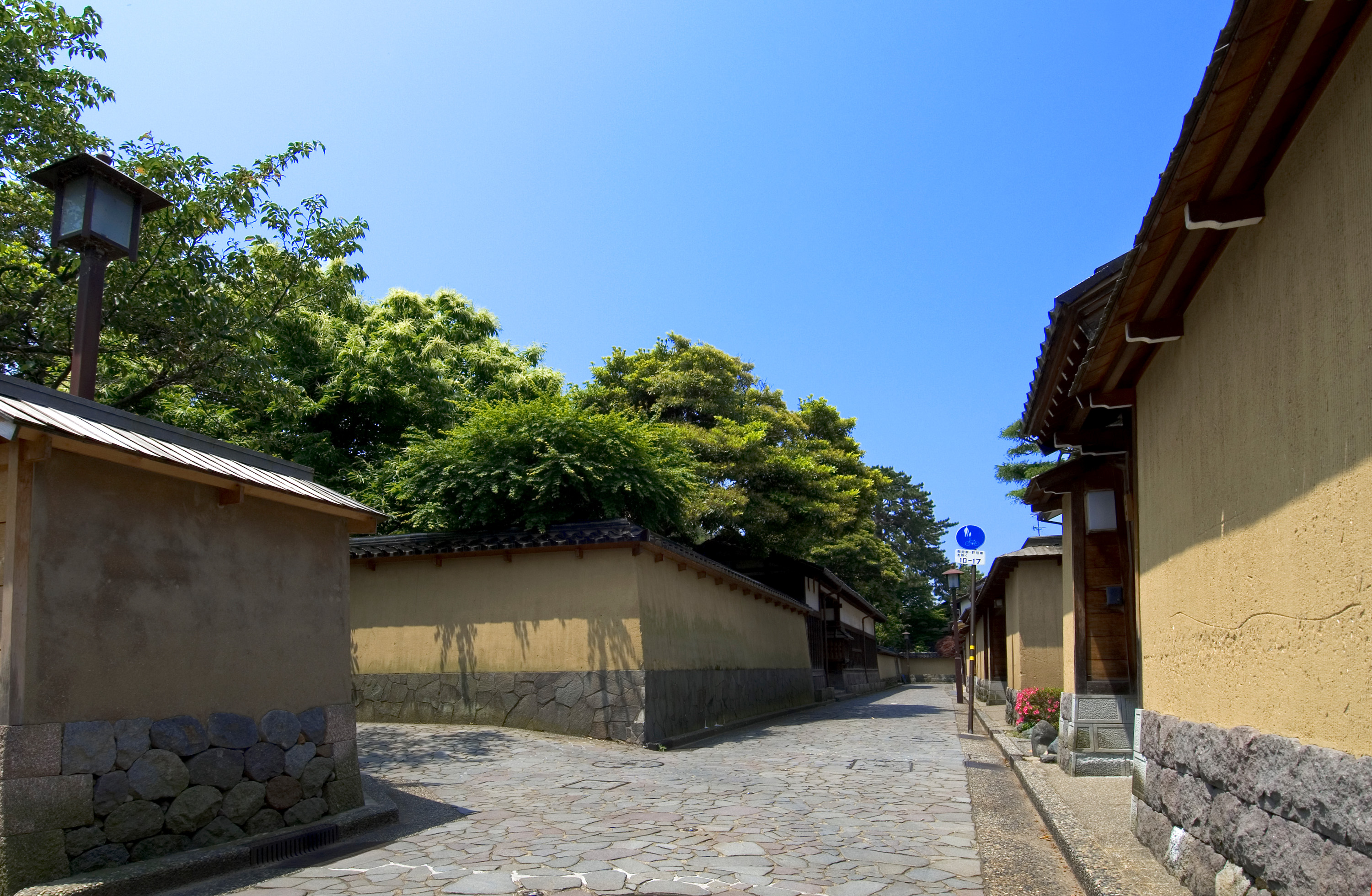 【長町武家屋敷】当館よりお車で約15分、江戸時代藩士の住宅跡地、風情ある街並みは一見の価値有©金沢市