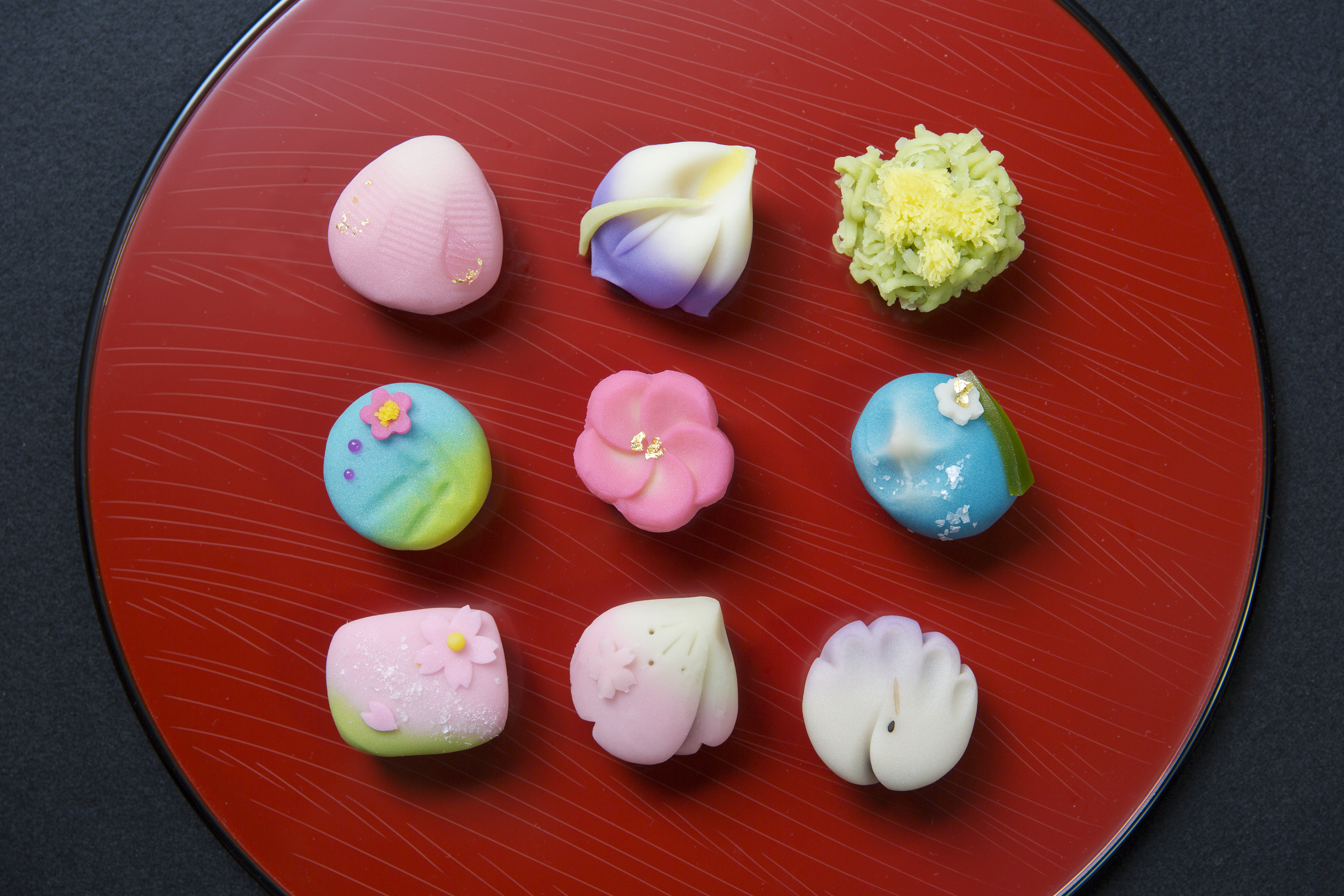 【和菓子】和菓子の聖地とも言われる金沢、市内各所で販売中♪見た目も綺麗で心も和みます©金沢市
