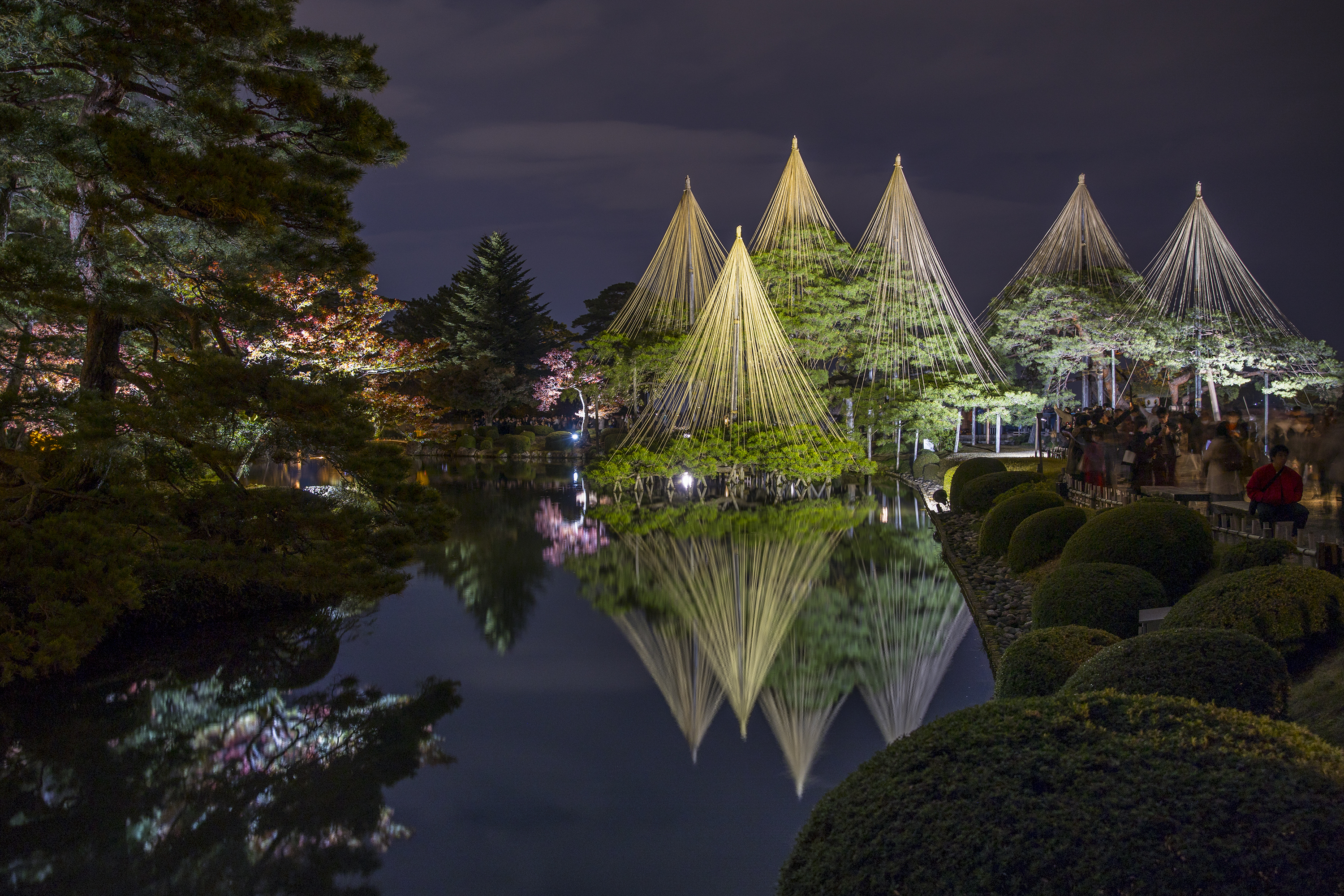 【兼六園】例年年末年始や2月の毎週土曜日にライトアップ（無料開放）がございます♪©金沢市