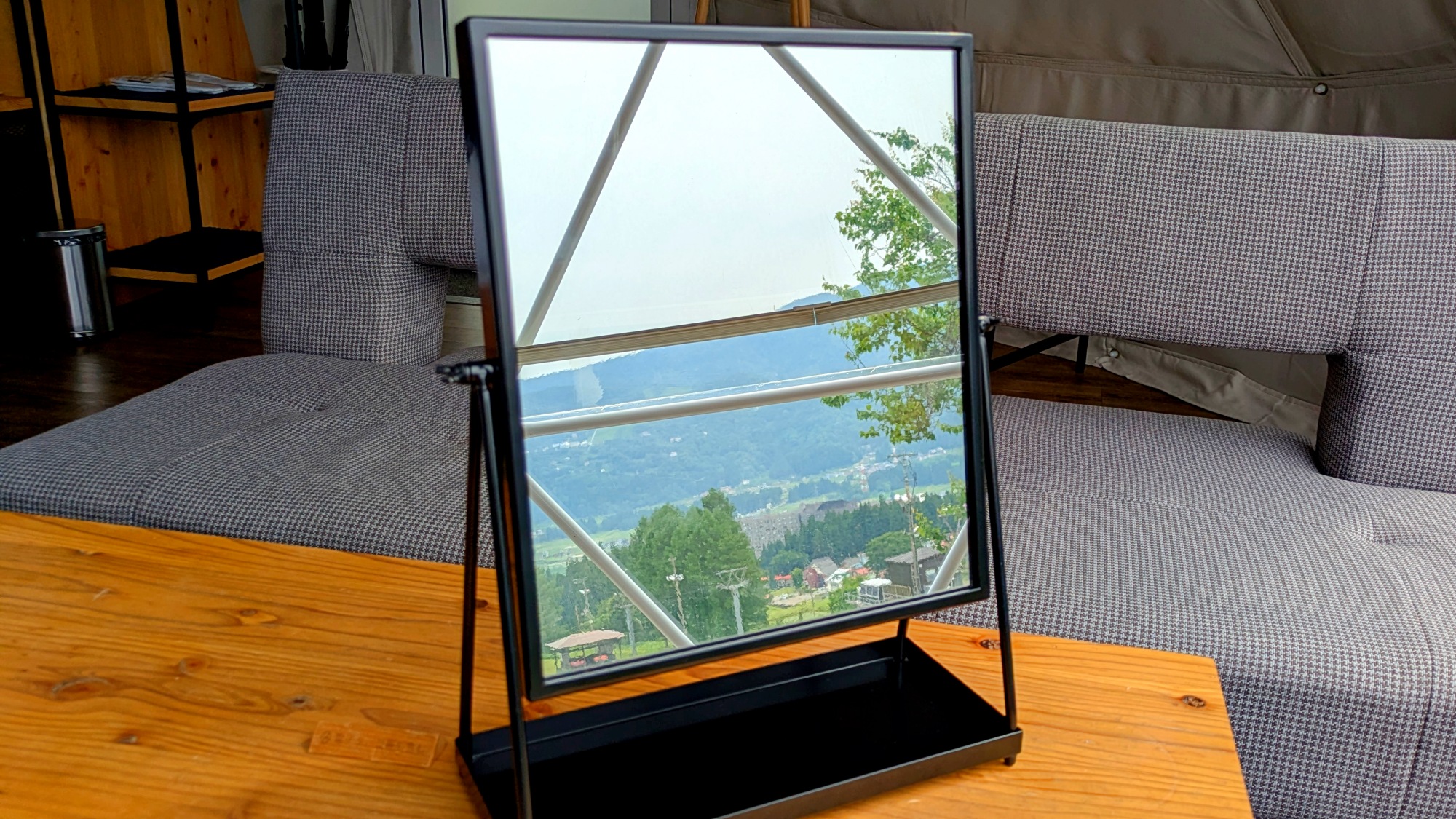 もちろんメイク用の鏡も完備しています♪