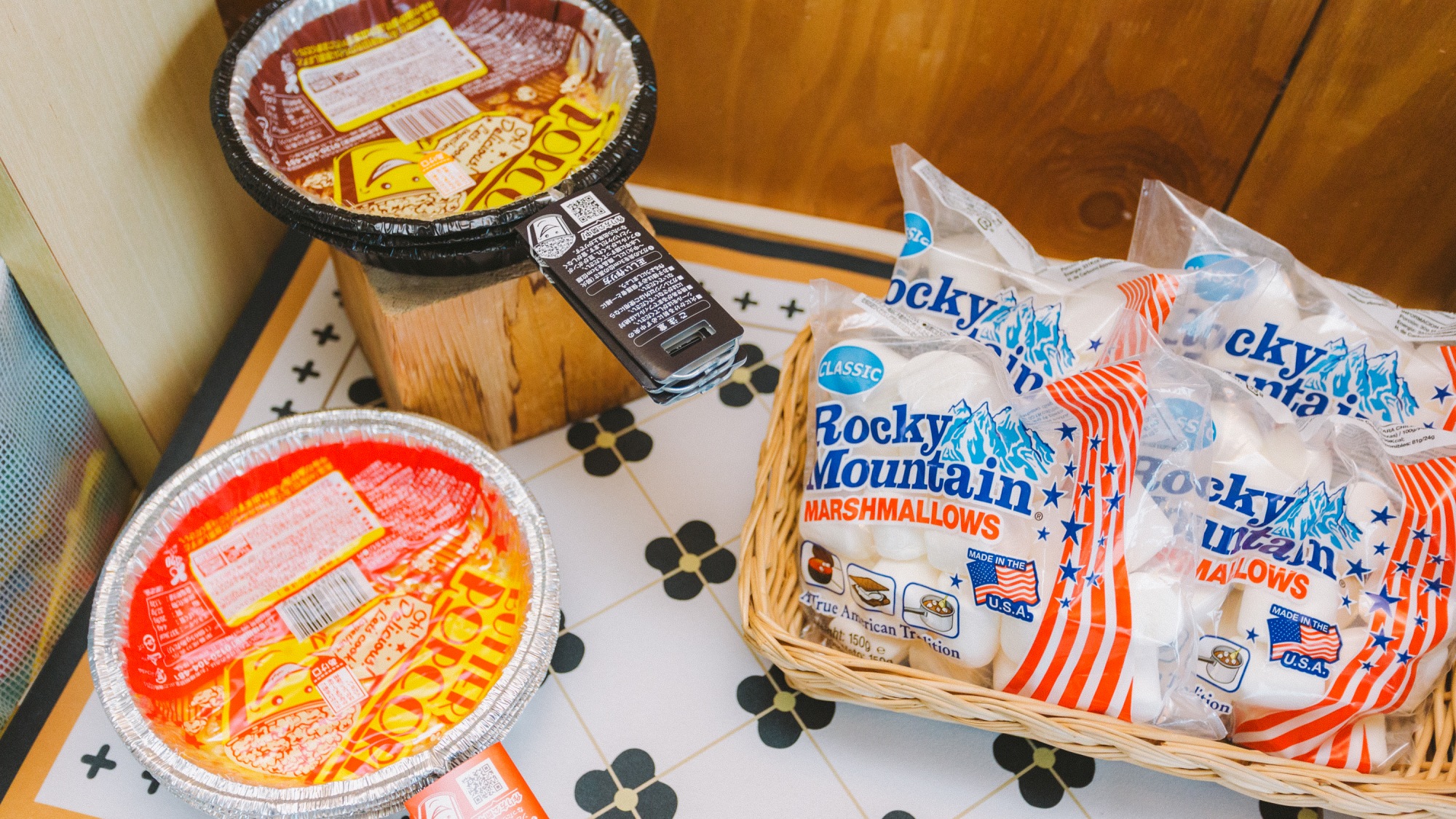 センターハウスにてマシュマロやポップコーンを販売中。サイト内で焼マシュマロ等をお楽しいただけます！