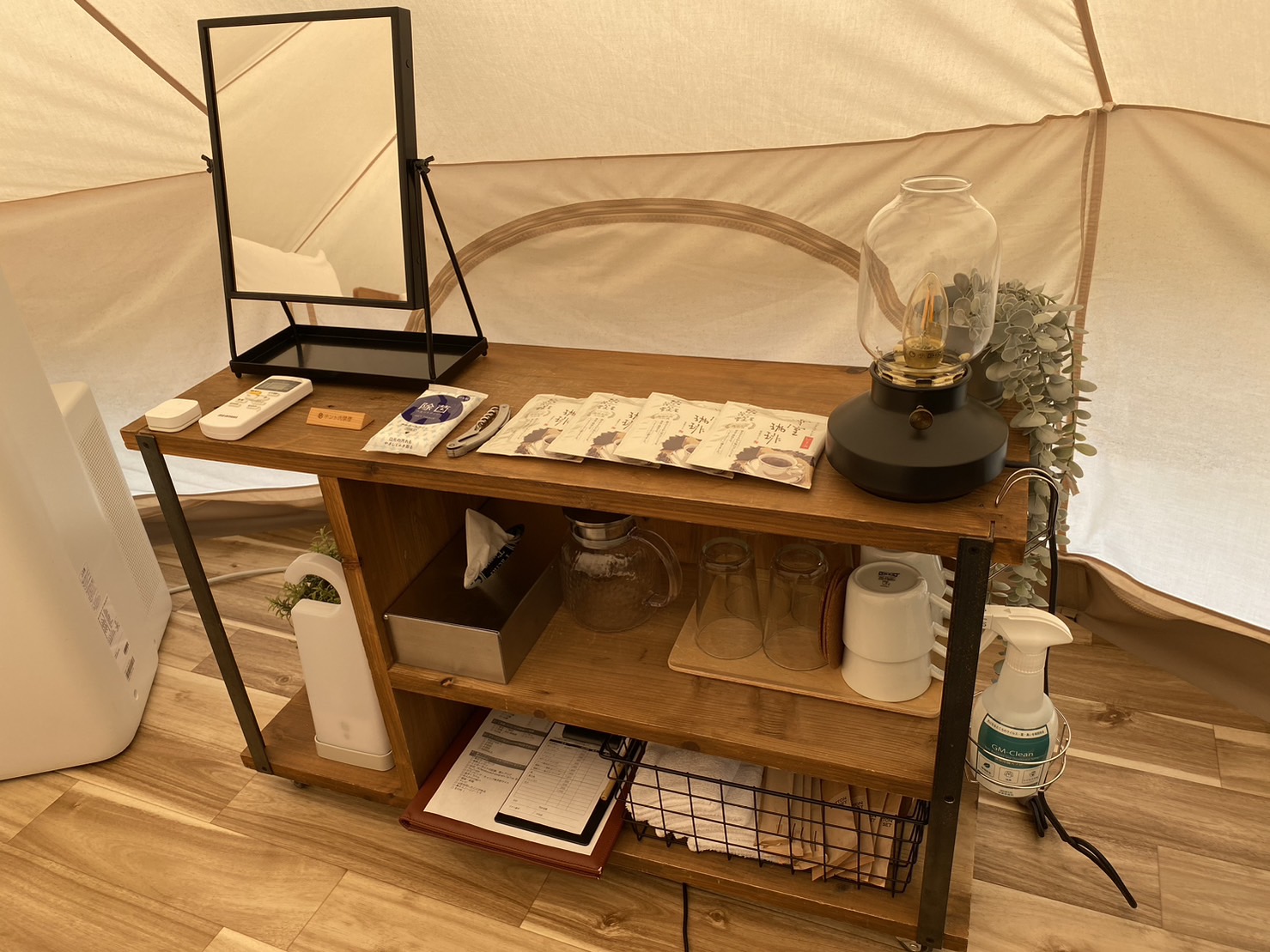 ポットライト、除菌シート、ワインオープナーなど、必要なものはすべて揃っています。