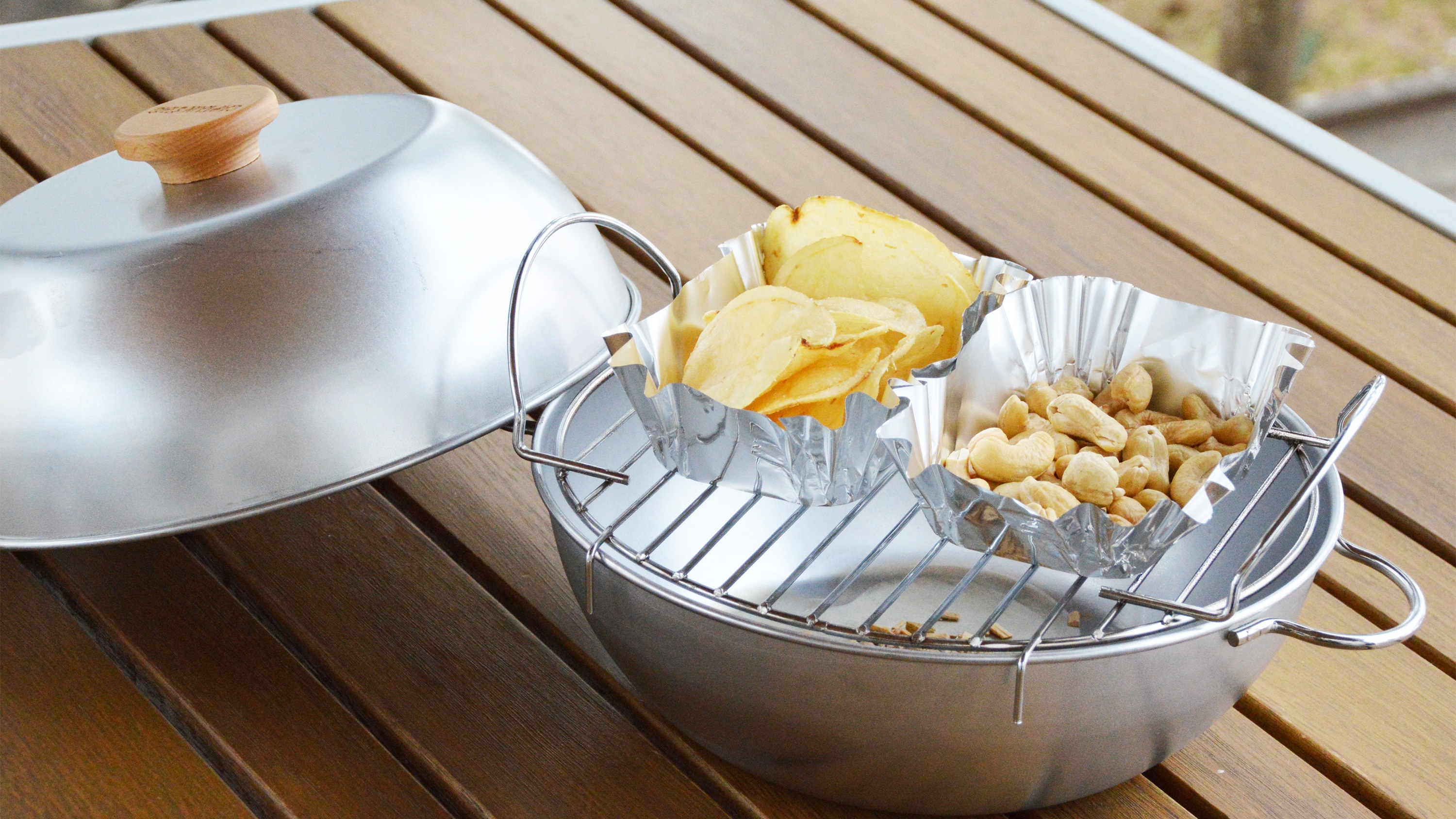 デッキサイトで燻製をお楽しみください