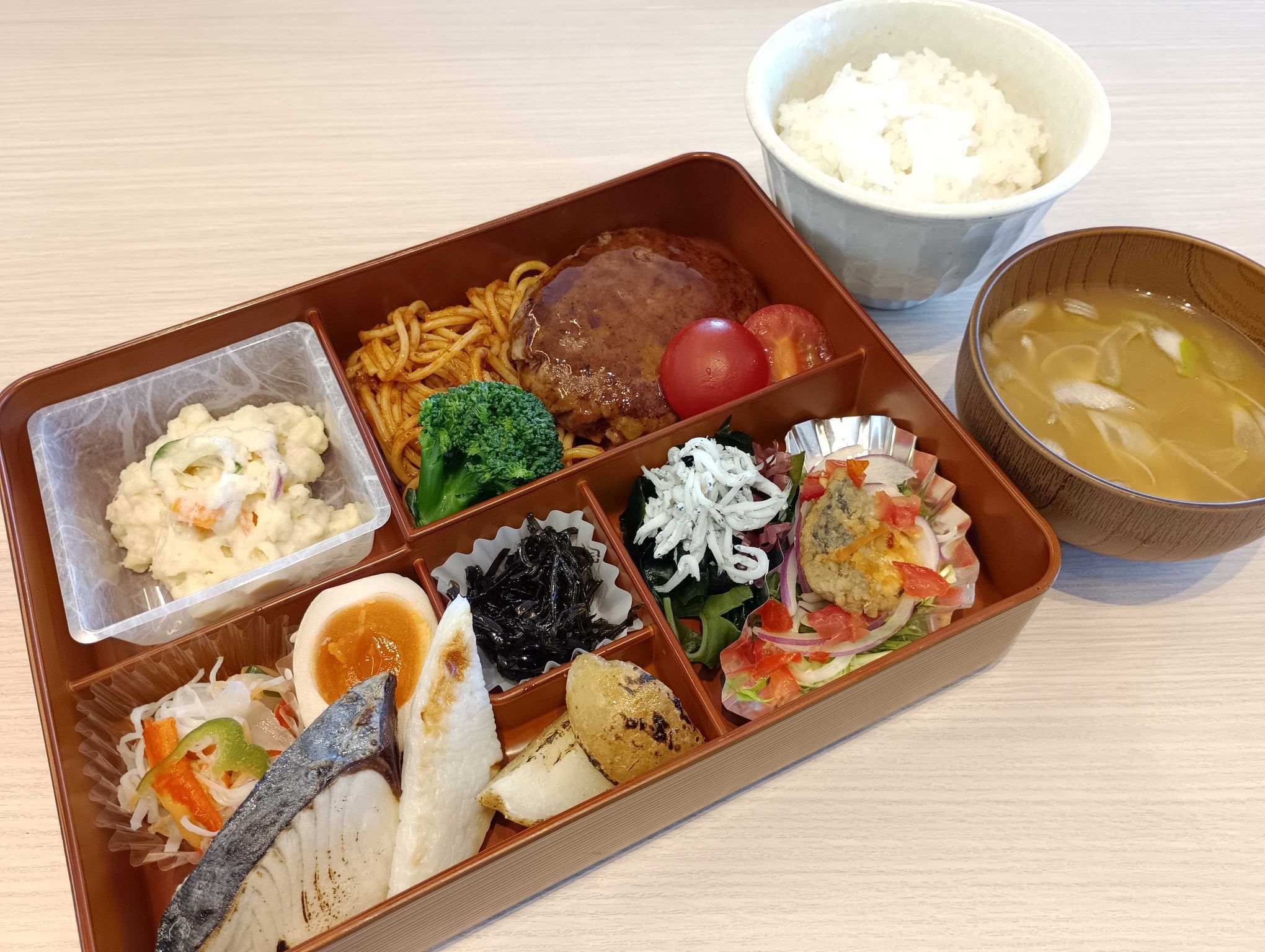 【夕食は名物ハンバーグを満喫する１泊２食付プラン◇夕・朝食付】ー「閖上港食堂HACHI」での２食付♪