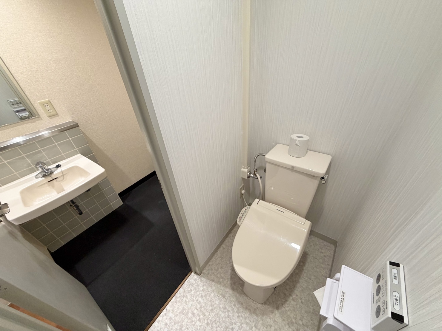 和洋室　トイレ