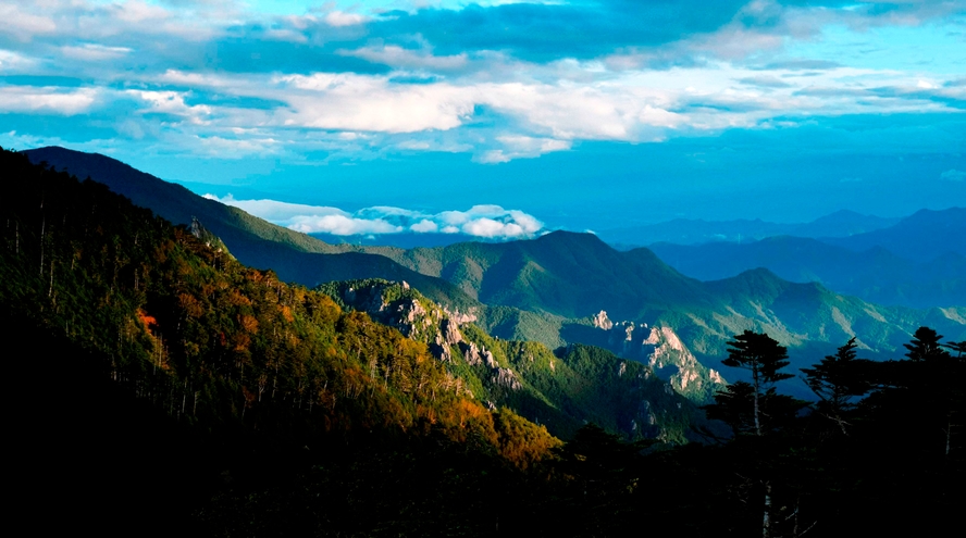 国師岳から見る小川山方面の景色