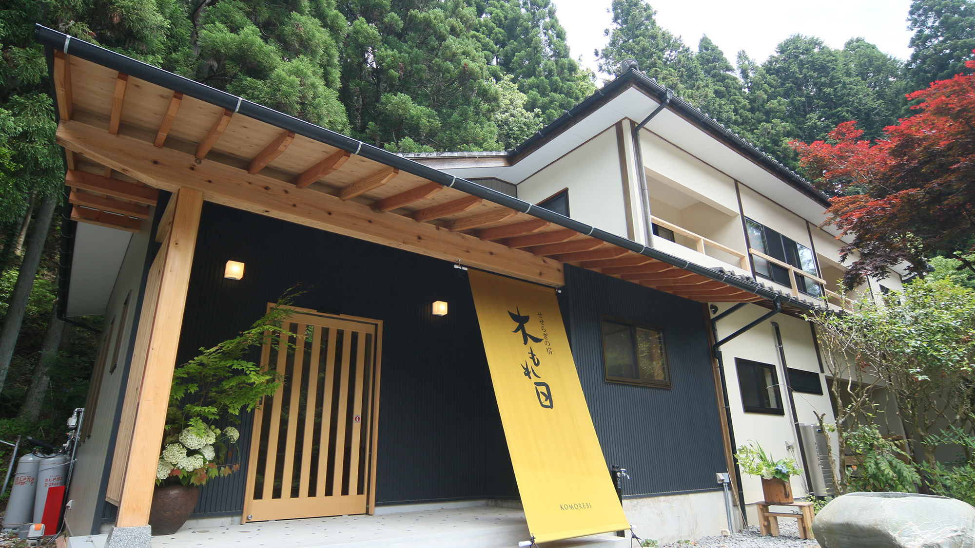 外観◆山間渓流沿いに佇む