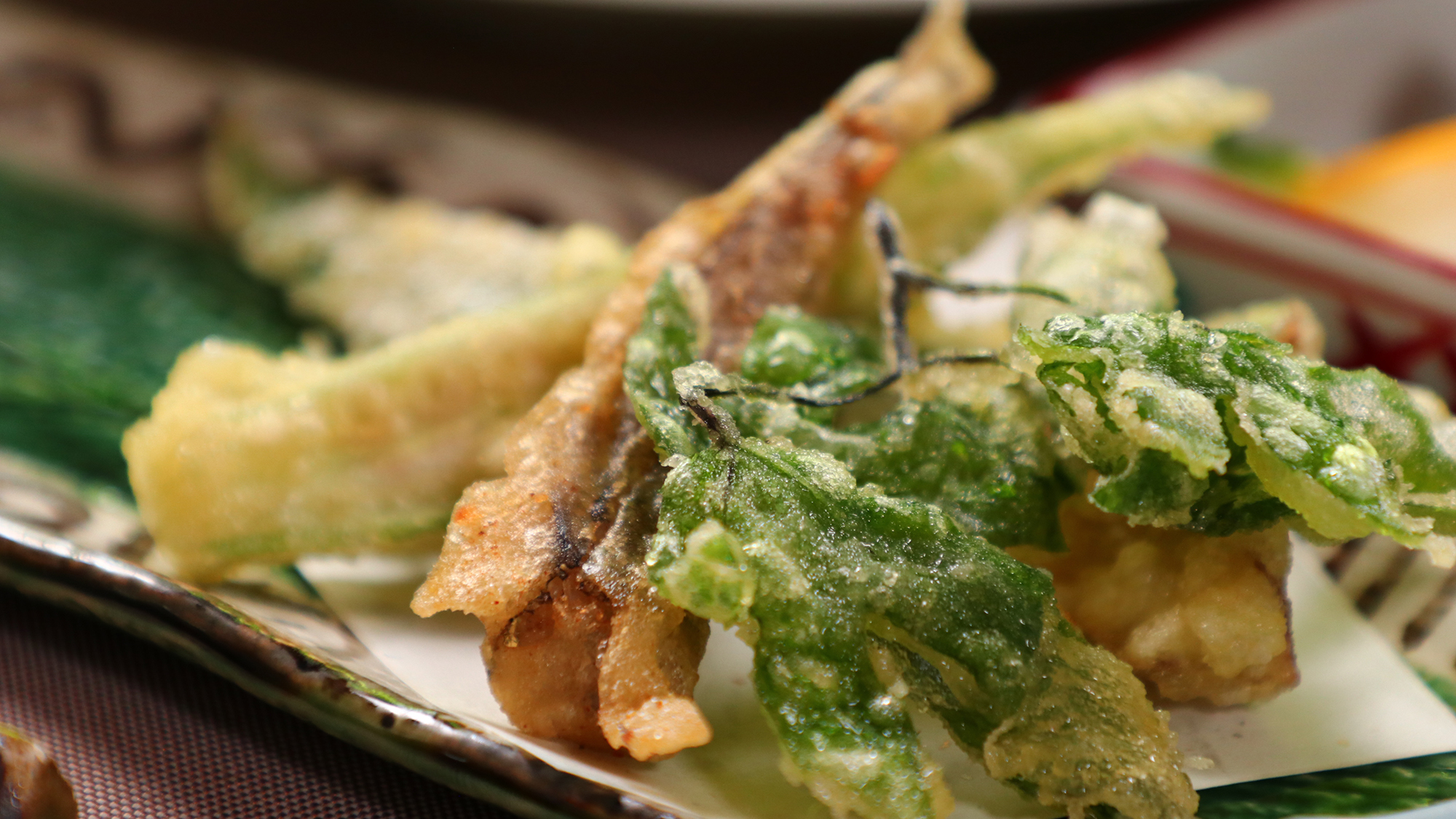 夕食◆ 季節の天ぷら（もみじがさ・コンフリー・他）