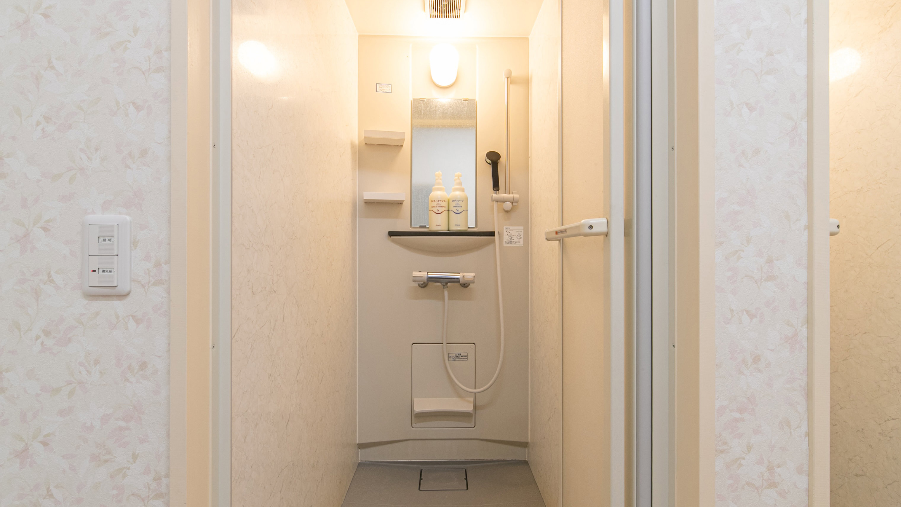 男性用シャワールーム