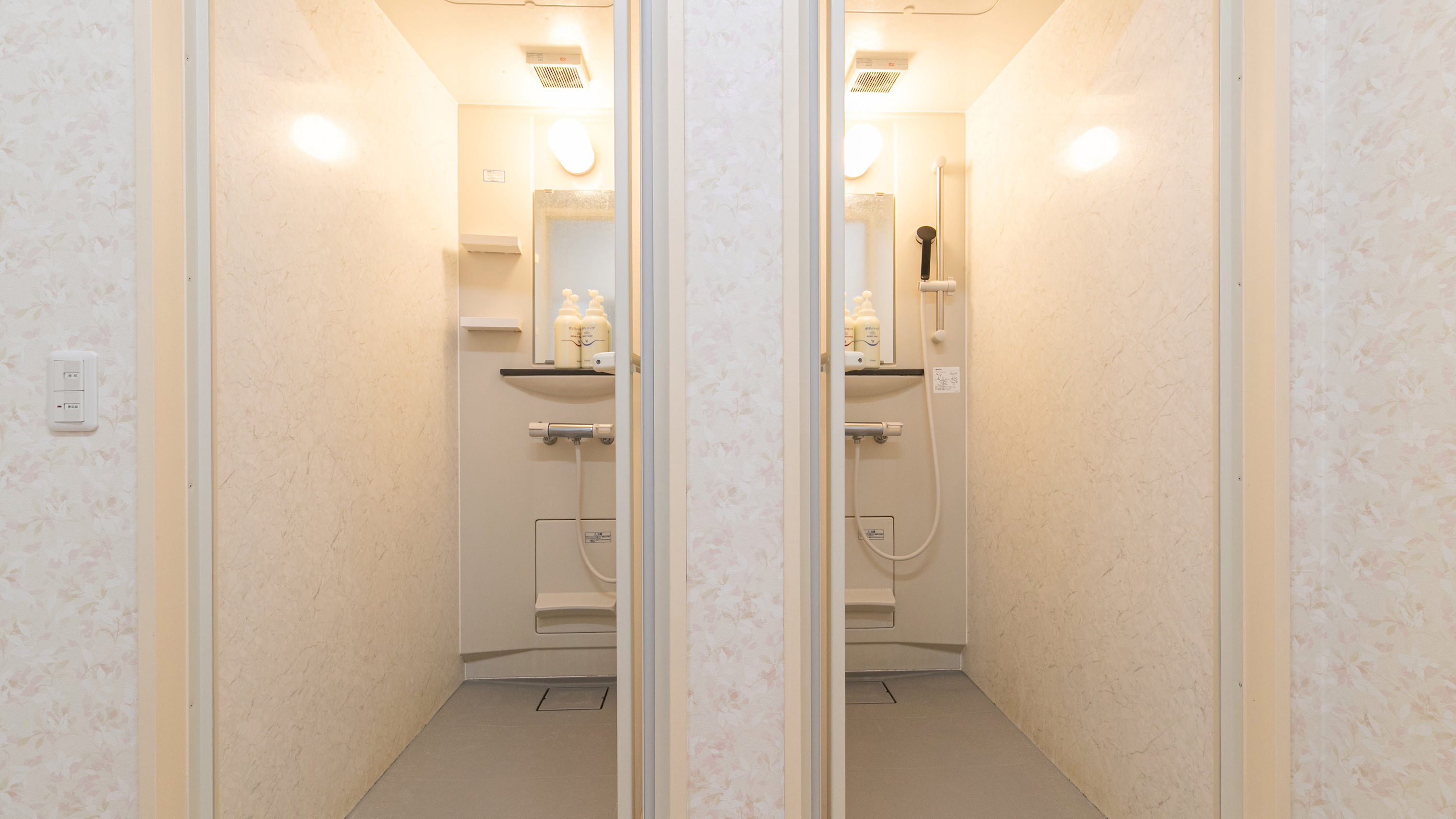 男性用シャワールーム