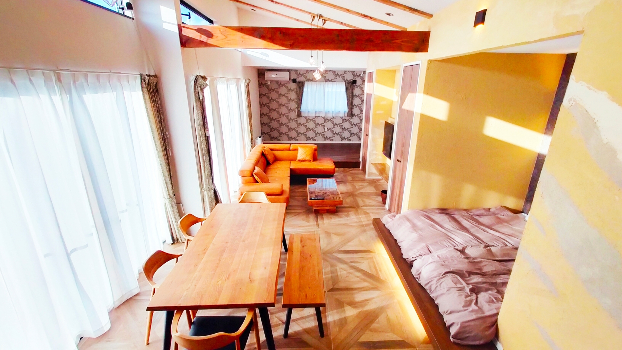 別邸室内６‗天井高さ