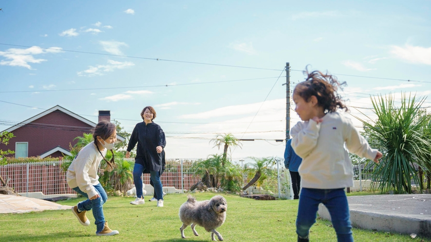 ・【ドッグラン】みんなで元気に走り回れる広さ。ご家族みんなで遊びつくしてください！