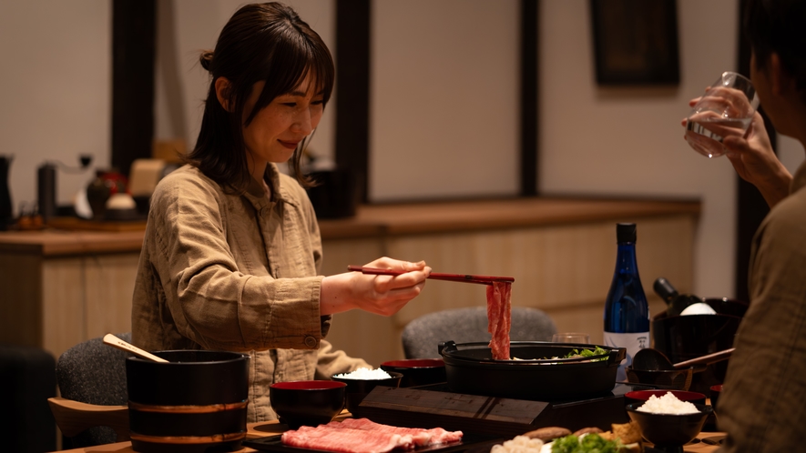 島茂屋宿泊者様のご夕食は、新郷土料理を部屋食スタイルにアレンジした専用メニューでご提供します