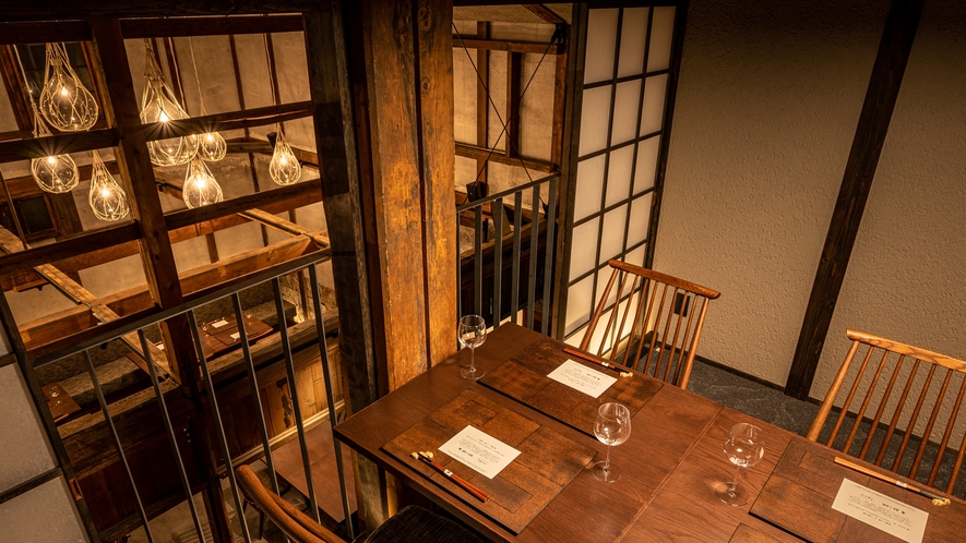 蔵を改装したレストラン「嵓kura」