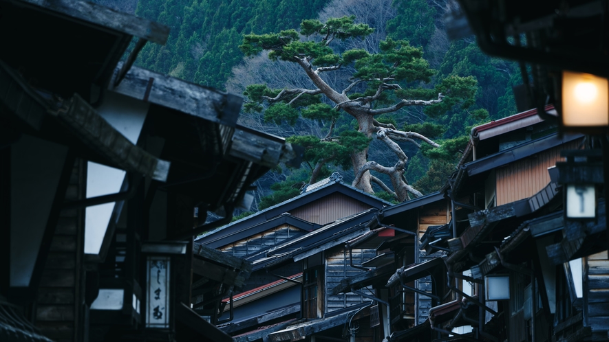 四百年の歴史をもち、日本最長の宿場町として今もその当時の面影を色濃く残す奈良井宿。