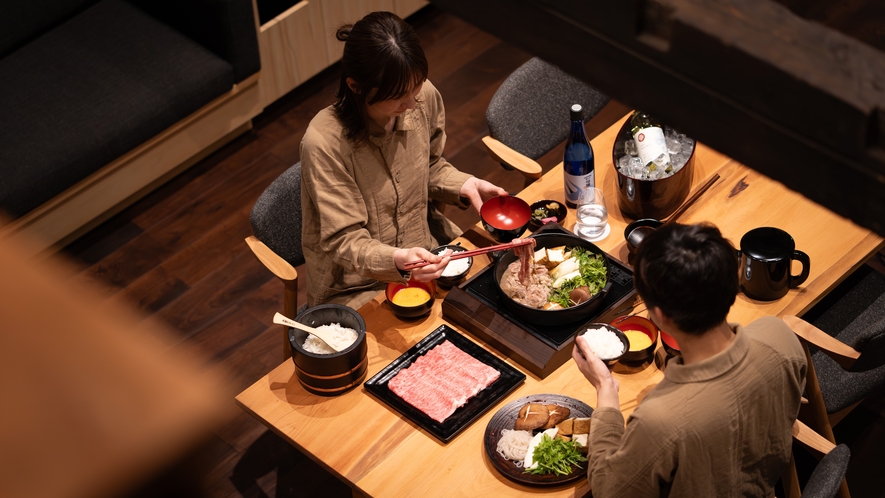 島茂屋宿泊者様のご夕食は、新郷土料理を部屋食スタイルにアレンジした専用メニューでご提供します