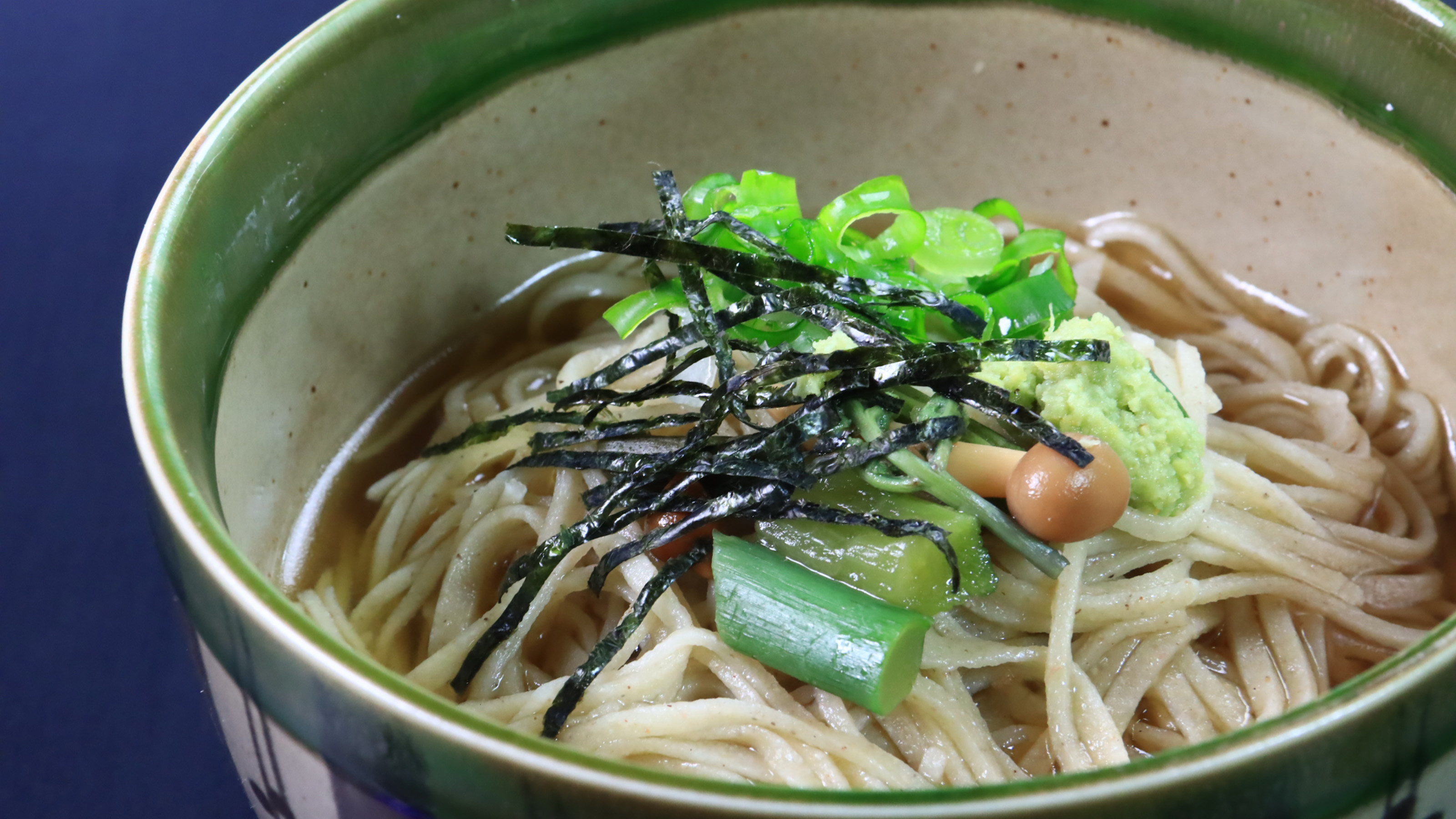 夕食の一例（日替わりお蕎麦・かけ蕎麦）