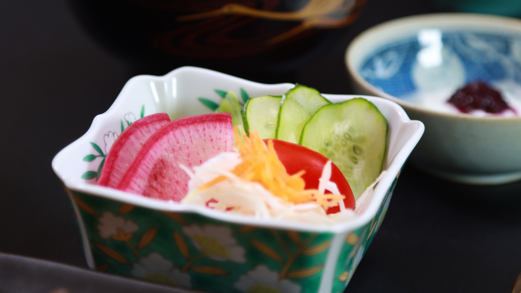 朝食の一例◇新鮮野菜のサラダ。