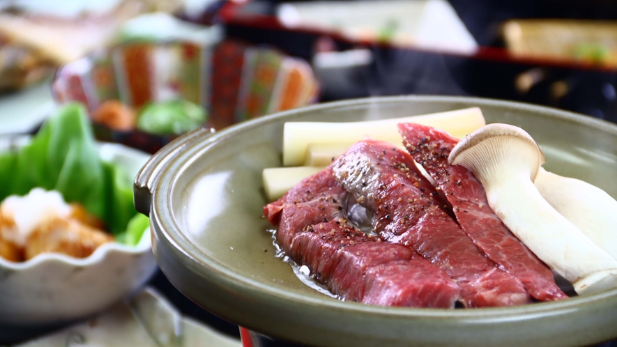 夕食の一例（信州牛の陶板焼き）