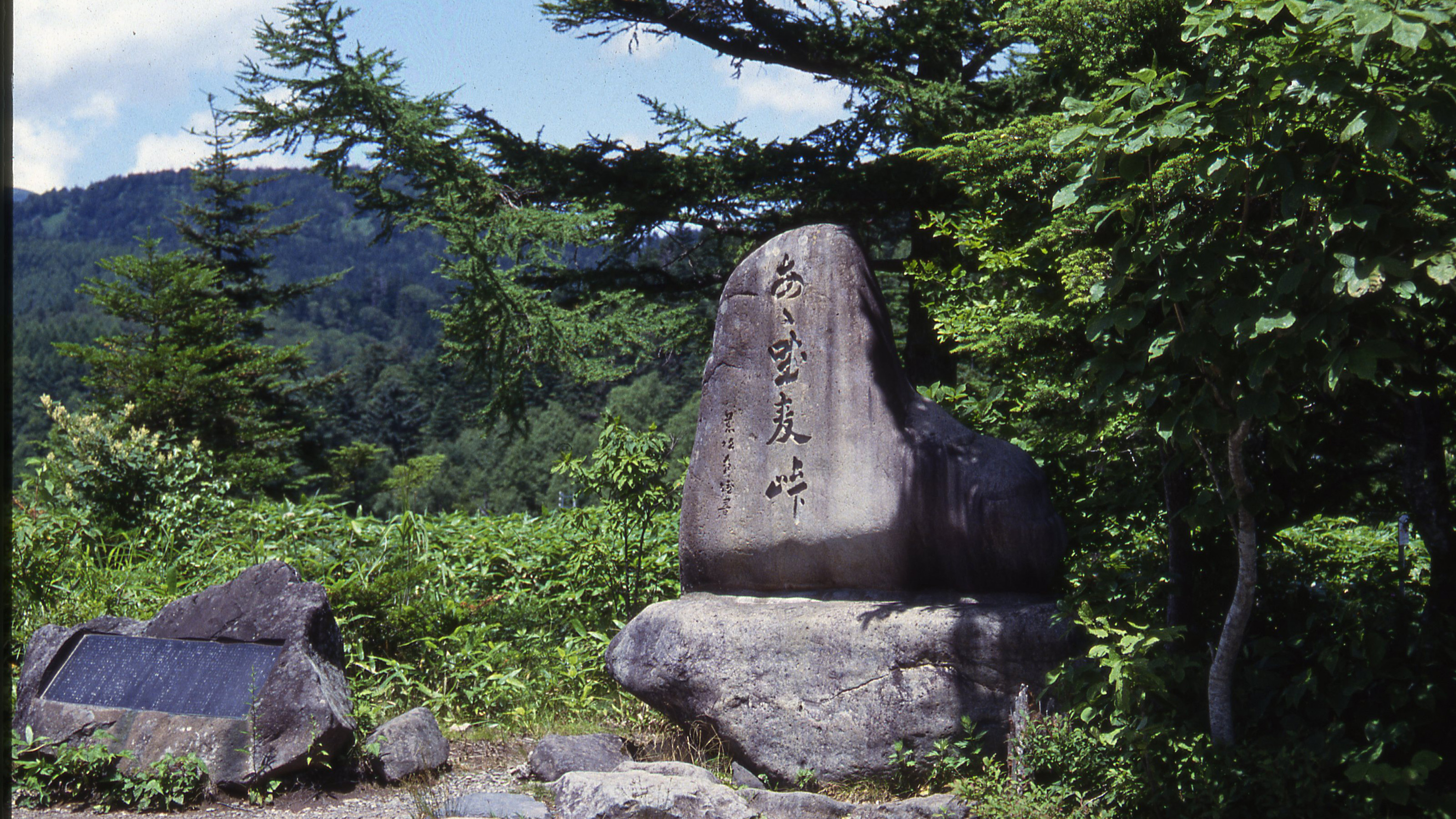周辺観光　＜野麦峠記念碑＞