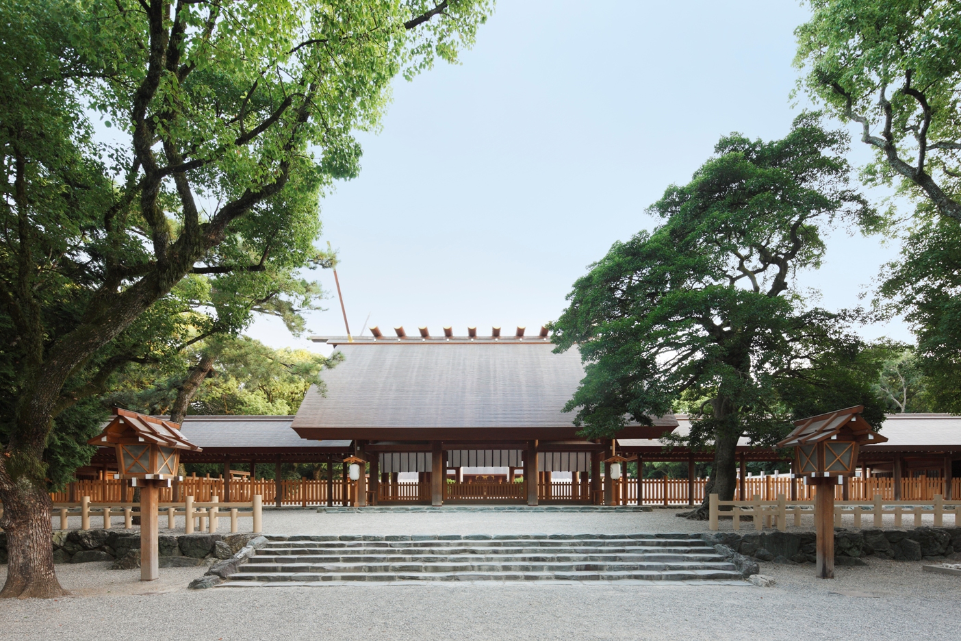 熱田神宮　三種の神器の一つである草薙神剣（くさなぎのみつるぎ）を祀るお宮として知られる熱田神宮