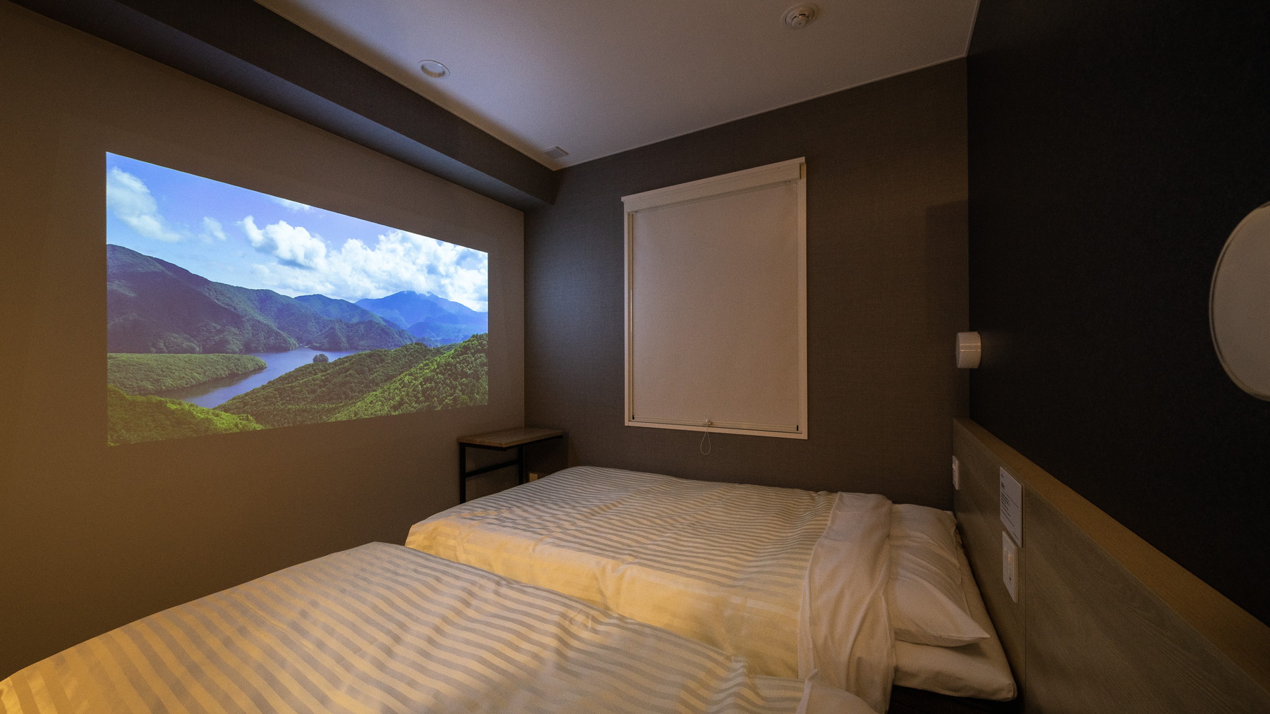 客室でプロジェクターが観れるお部屋です※テレビはございません