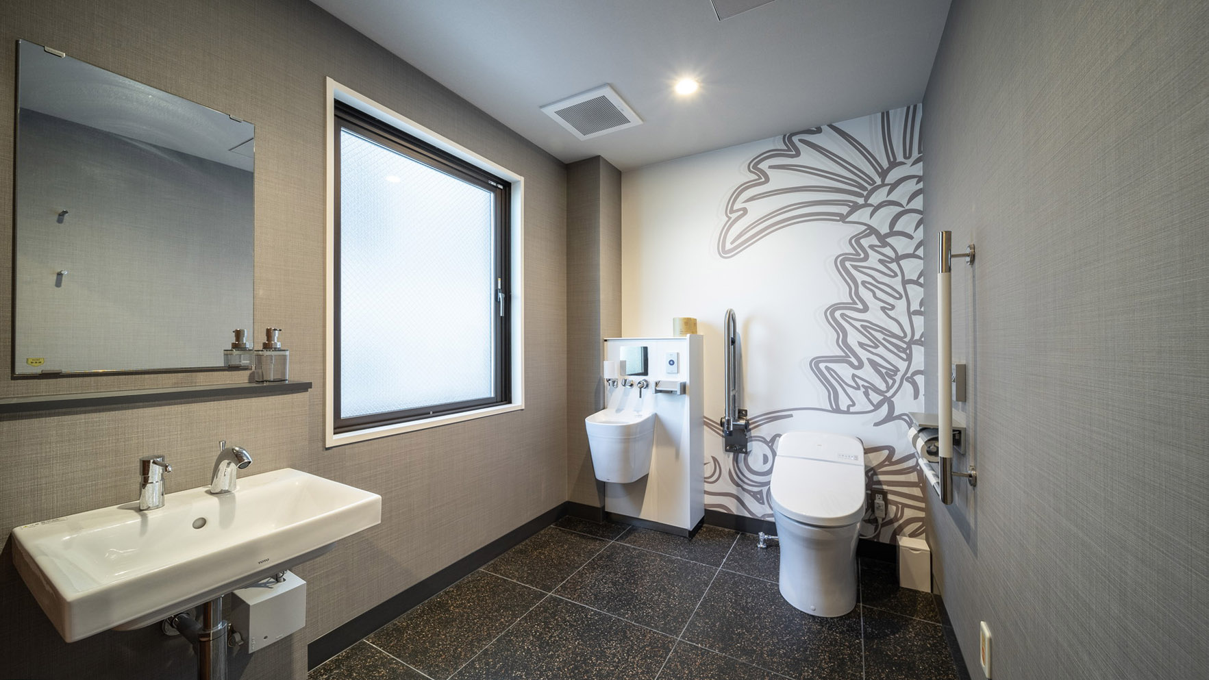 ２階共用トイレはバリアフリー仕様です